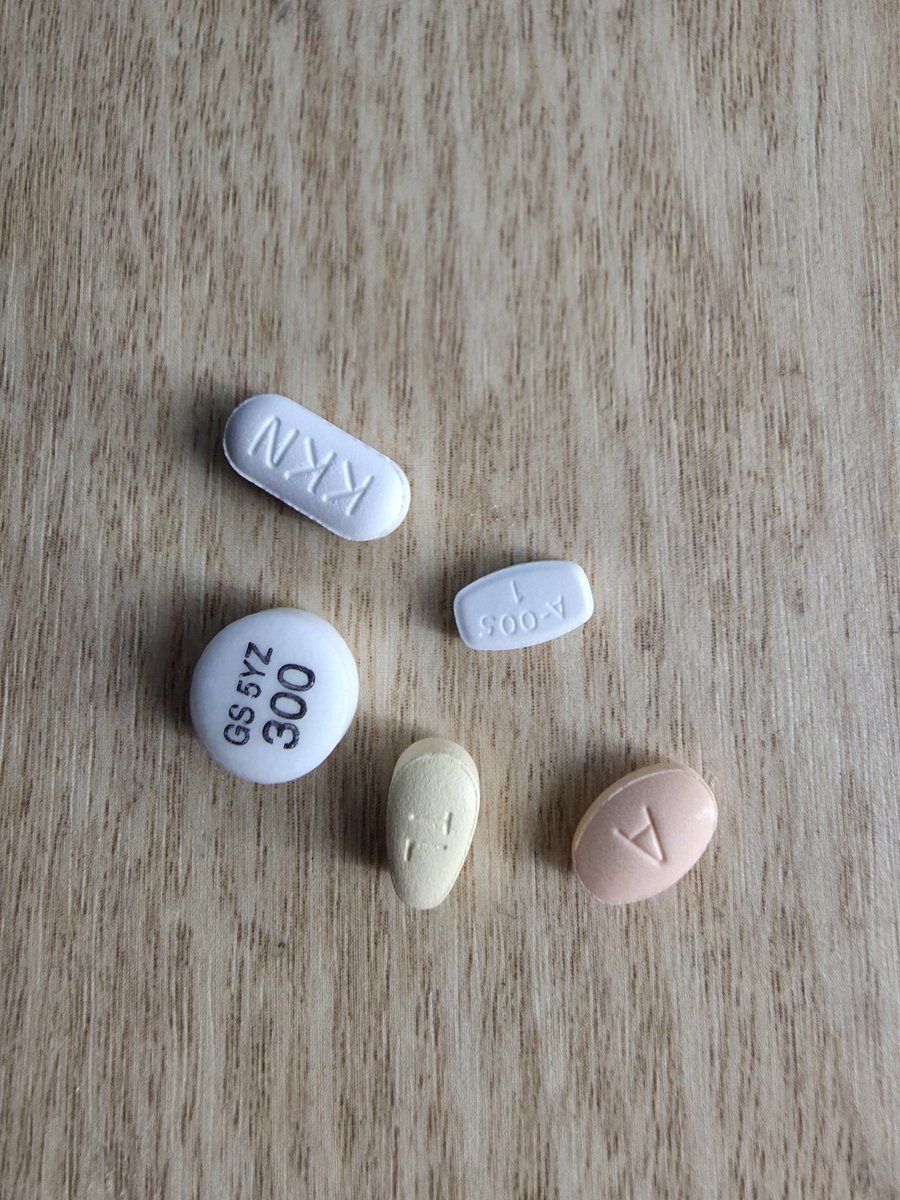 Mi_Gom_C's tweet photo. 라미익탈정 300mg: 기분 조절제

​쿠티아핀 / 쿠에타핀정: 신경정신계 치료제 (항정신병약)

​아티반정 1mg: 항불안제

​브린텔릭스정 10mg: 항우울제

​알프라졸람 계열 정제: 항불안제 https://t.co/x4AkusgkaX