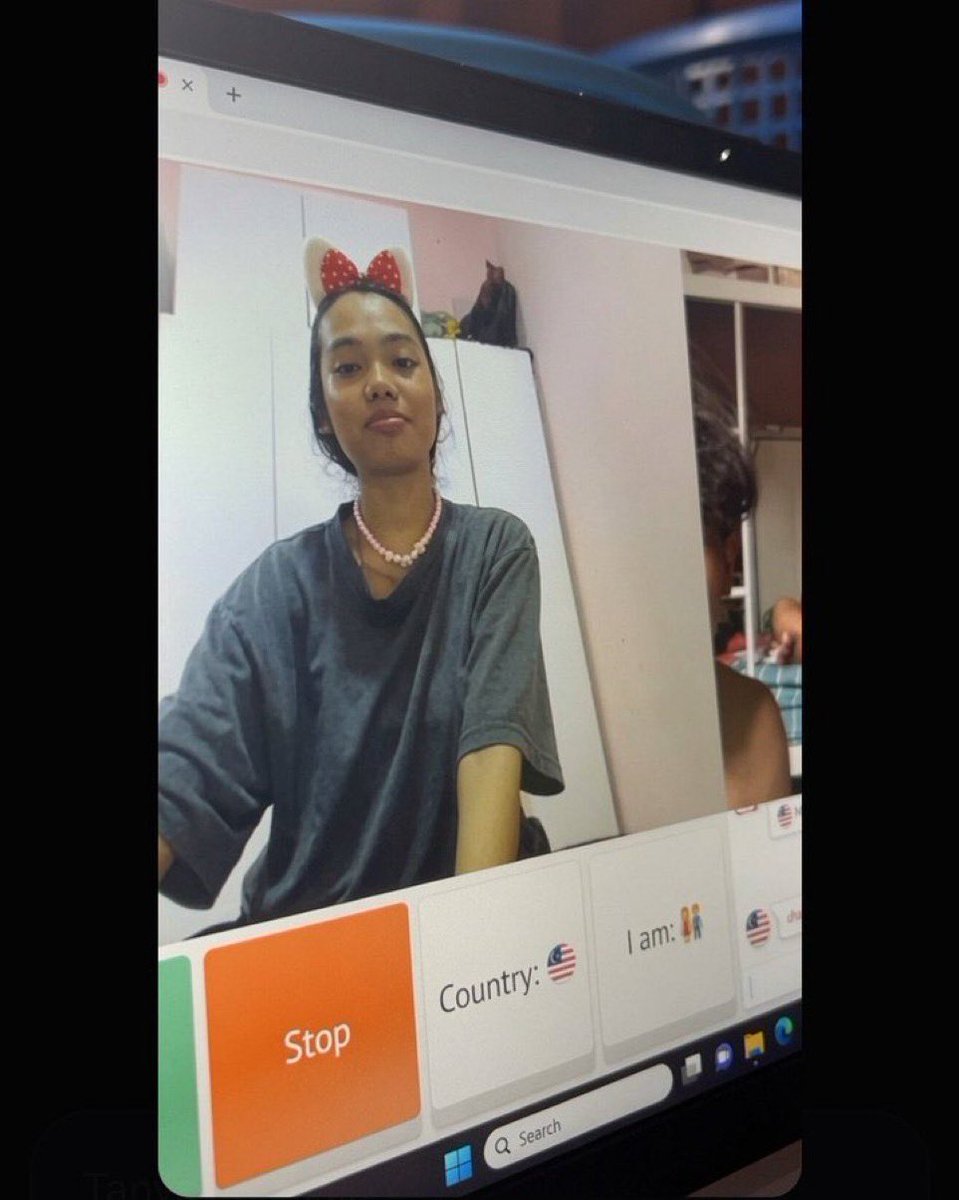 inadya17209's tweet photo. ome tv kirain kenapa rupanya minta update https://t.co/nZmulRhml0