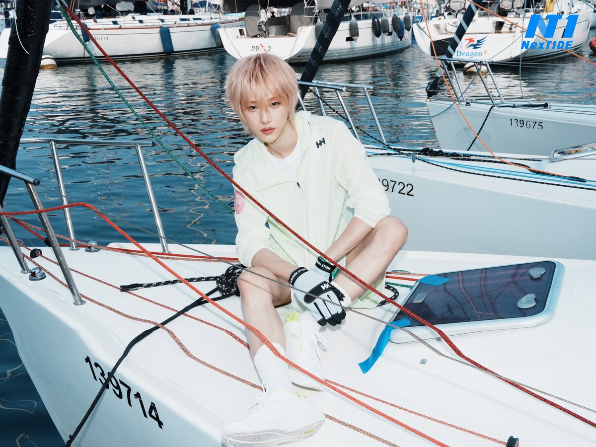NexT1DEofficial's tweet photo. Follow #HUYETAO and uncover new sailing possibilities with HELLY HANSEN ⛵
#NexT1DE #HELLYHANSEN #航海正当时 https://t.co/Z0JasrJMD6