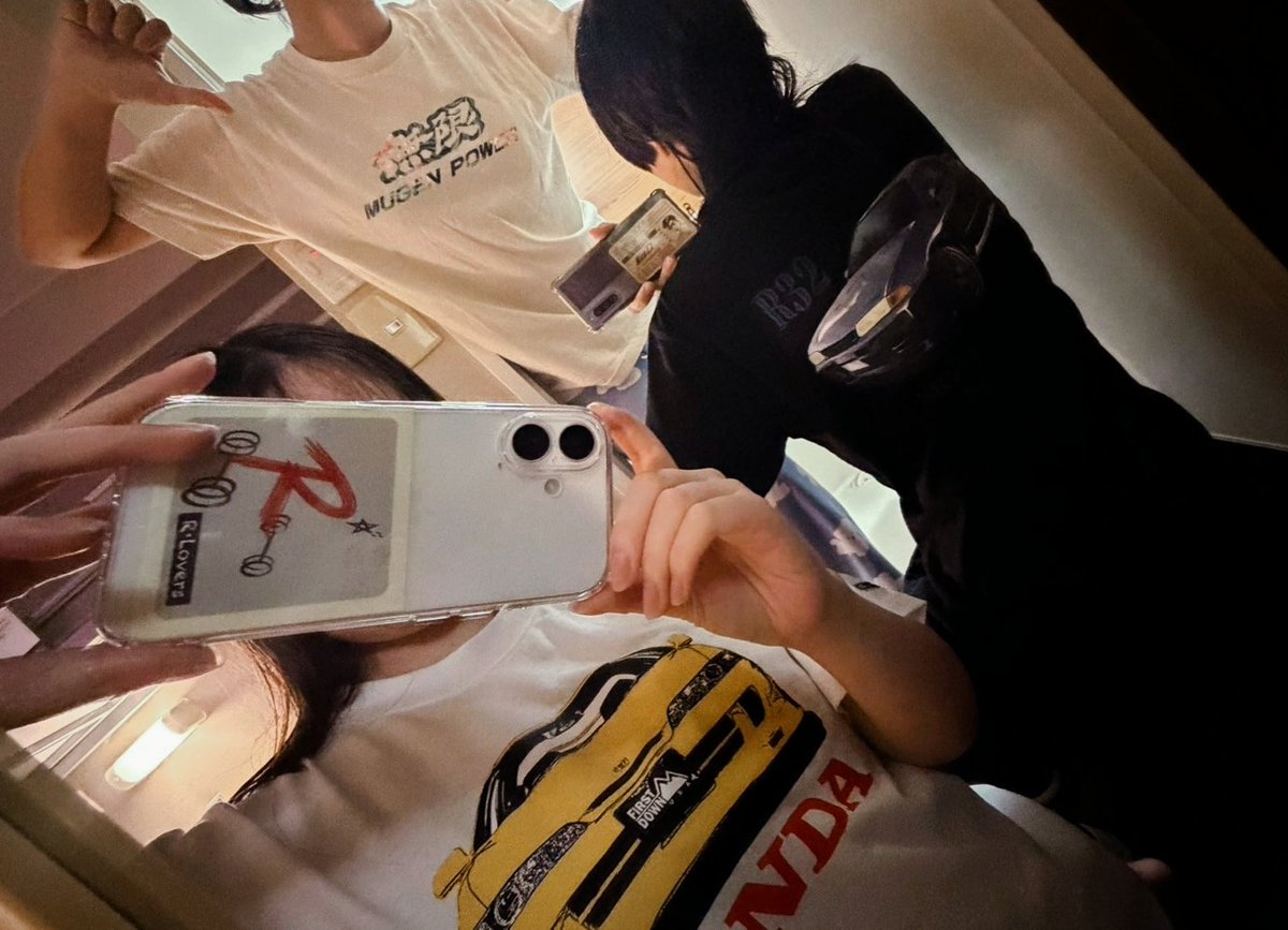sun_glassss's tweet photo. 怪奇‼️各々車のTシャツを着る人間たち‼️ https://t.co/rZdZVVGVhn