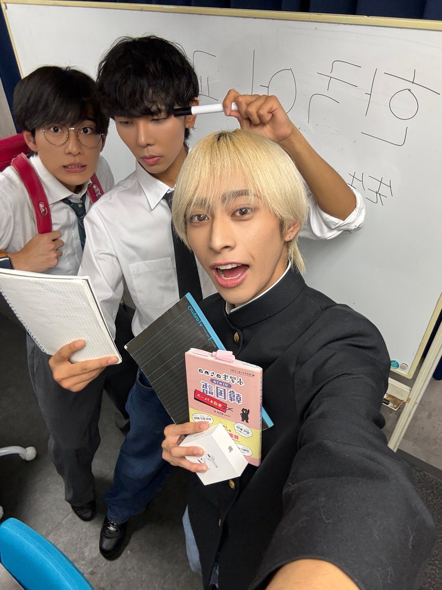 mochizukiakito's tweet photo. ヤツルギ魂レッスンスタジオフリーライブカムサハムニダ~！

普段練習してるところでみんなにライブとしてお届けできるの新鮮で楽しいとまんねえーかったハムニダ！

ライブの後YouTube撮ったイムニダ！
明日も待ってるﾔﾙｩー!!

シルヴァーウィークをゴールデンなウィークにしていきましょう🏆 https://t.co/jYym4xSsIA