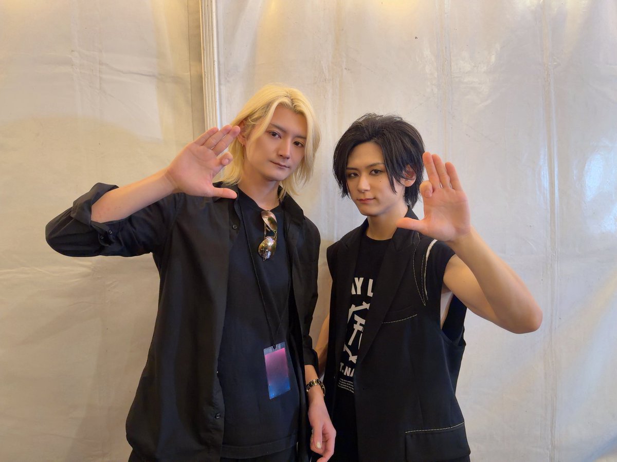 GAK0116's tweet photo. -真天地開闢集団-ジグザグの龍矢くんと影丸くん

久しぶりに色々話せて楽しかった
ライブもカッコよかったです
#ジグザグ
#SKSZIGZAG
#フェストイナズマ https://t.co/OGC85agcWA