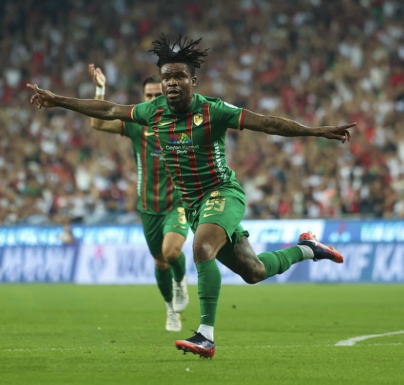 TheEuroFE's tweet photo. 🇹🇷 Before 2024, Amedspor had never played in the top two tiers of Turkish football.

However, after beating Beşiktaş 3-2 at the weekend, the club sit top of the Turkish Süper Lig in Amedspors debut campaign at this level.

What a dream start to the top flight season for the club! https://t.co/aMGhcLWRKx