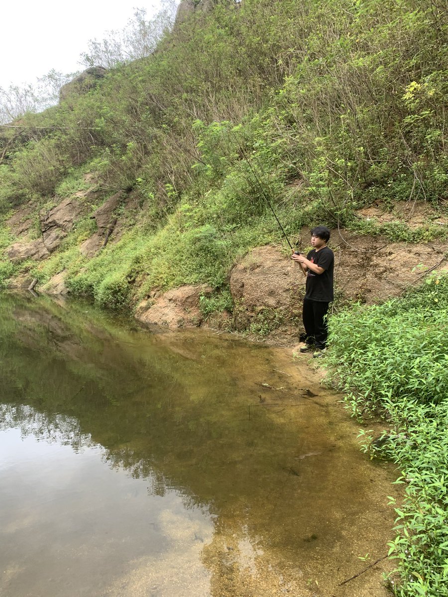 Inoue__1059's tweet photo. ヤッサンのシルバーウィーク

今日は友達と奈良県の高山ダムへバス釣り！🎣
笑いあり、事故あり、オール明けの変なテンションありの1日でした😂笑

 #ヤッサン #シルバーウィーク #釣り #バス釣り #奈良県 #高山ダム #ブラックバス https://t.co/aaLCBvlblk