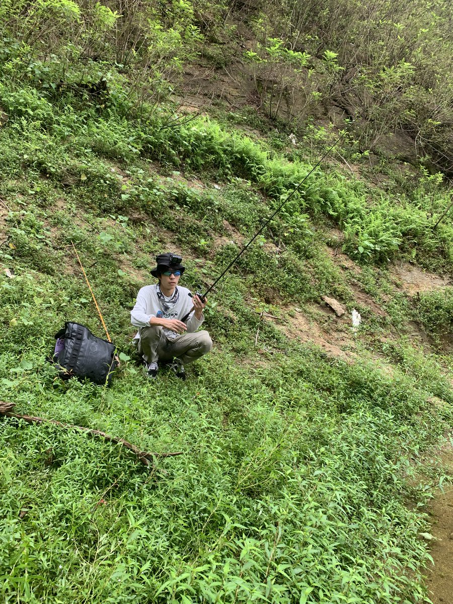 Inoue__1059's tweet photo. ヤッサンのシルバーウィーク

今日は友達と奈良県の高山ダムへバス釣り！🎣
笑いあり、事故あり、オール明けの変なテンションありの1日でした😂笑

 #ヤッサン #シルバーウィーク #釣り #バス釣り #奈良県 #高山ダム #ブラックバス https://t.co/aaLCBvlblk