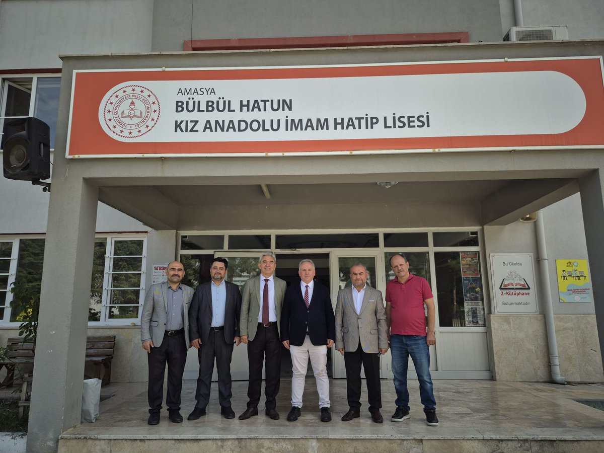 EnsarVakfi's tweet photo. 🔵 Amasya'da Öğrencilere Sınav Öncesi Moral Desteği: "Sınav Stresini Yenme Sanatı" Kitabı Hediye Edildi

Ensar Vakfı Amasya Şubesi, üniversite sınavına hazırlanan son sınıf öğrencilerini okullarında ziyaret ederek gençlerle bir araya geldi. Öğrencilere sınav stresini yönetmelerine yardımcı olması amacıyla "Sınav Stresini Yenme Sanatı" adlı kitap hediye edildi. 👇

🔗 https://t.co/YZ7R3icdPz #EnsarVakfı #Amasya