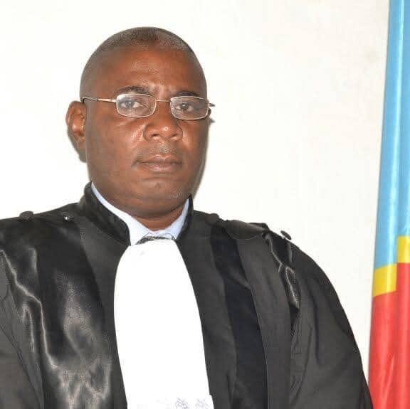 FrancMutombo's tweet photo. 🚨Deuil dans la magistrature congolaise.
Le Président Vincent Bwana Mulenda, Président de la Cour d'appel du Haut-Katanga, a été abattu cette nuit à son domicile, au quartier Bel Air à Lubumbashi, par des bandits kasaiens.

Paix à son âme. 😭😭😭 https://t.co/VfKsy4ugSU