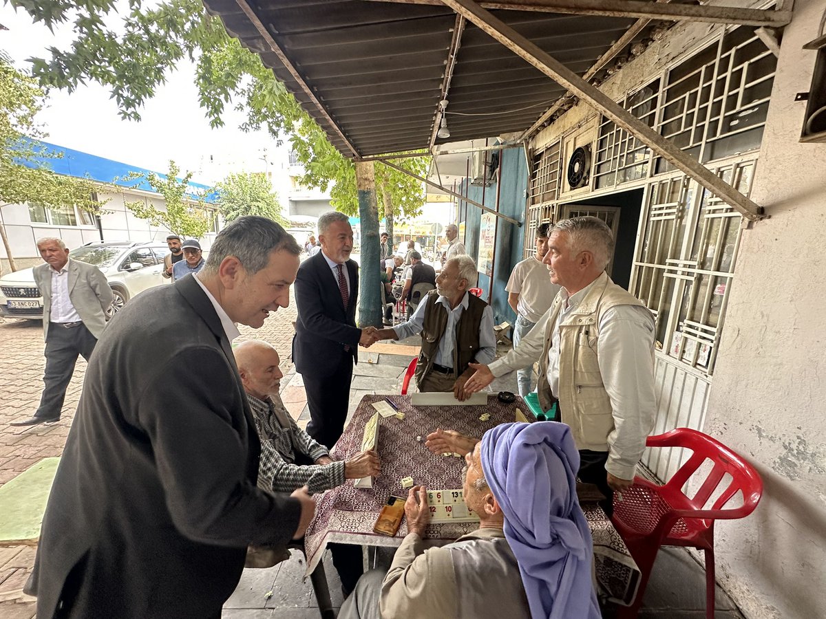 CumhurUzun48's tweet photo. YENİ Parti Şanlıurfa İl Yöneticilerimiz ve Hilvan İlçe Başkanımız Sayın Mehmet Celal Avcı ile birlikte Hilvan esnafımızı ziyaret ettik.

Sokağın sesini dinledik, esnafımızın derdine ortak olduk.

YENİ Parti iktidarında esnafımız yeniden kazanacak, yüzler yeniden gülecek. https://t.co/hpDiESNk0B
