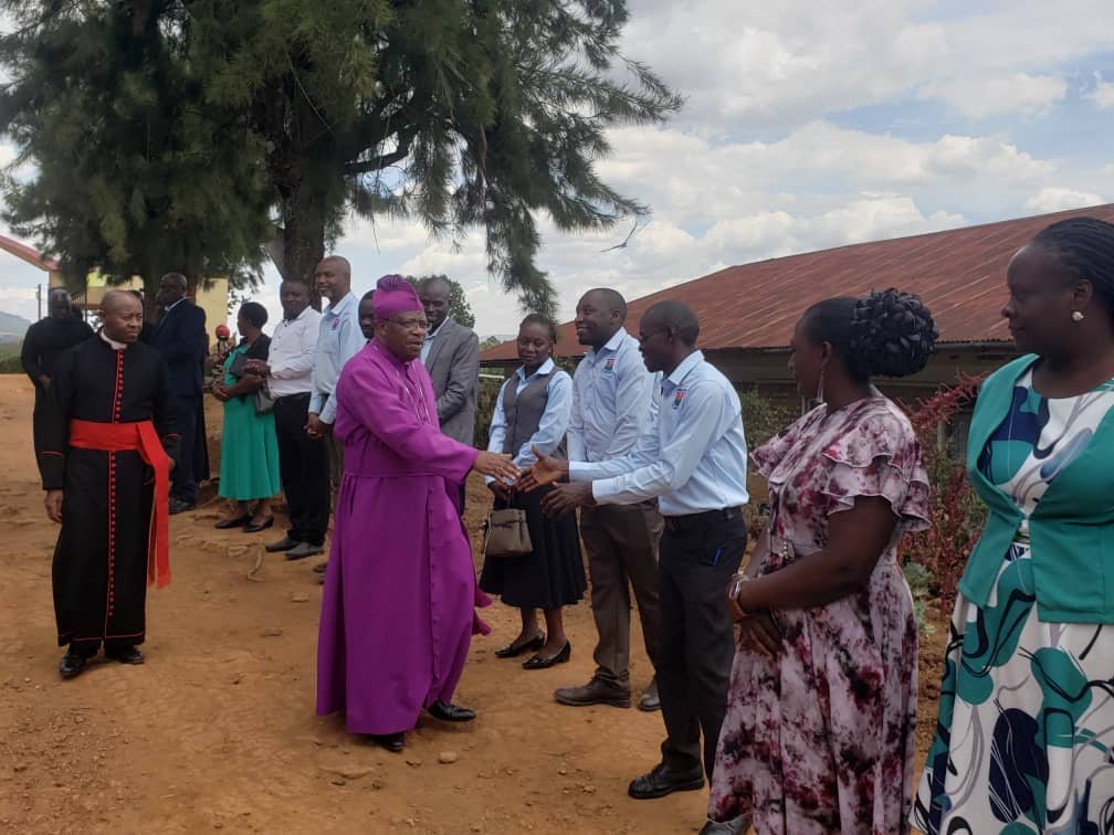 BANYAKIGEZI's tweet photo. The Bishop of the Diocese of Kigezi, Rt. Rev. Gaddie Akanjuna, has arrived at Hornby High School for a dedication service for S.4, S.6 and P.7 candidates from Hornby High School Junior and Rwere Primary School ahead of their national examinations.

📸:@BandebahoGideon
#BanyakigeziFmUpdates