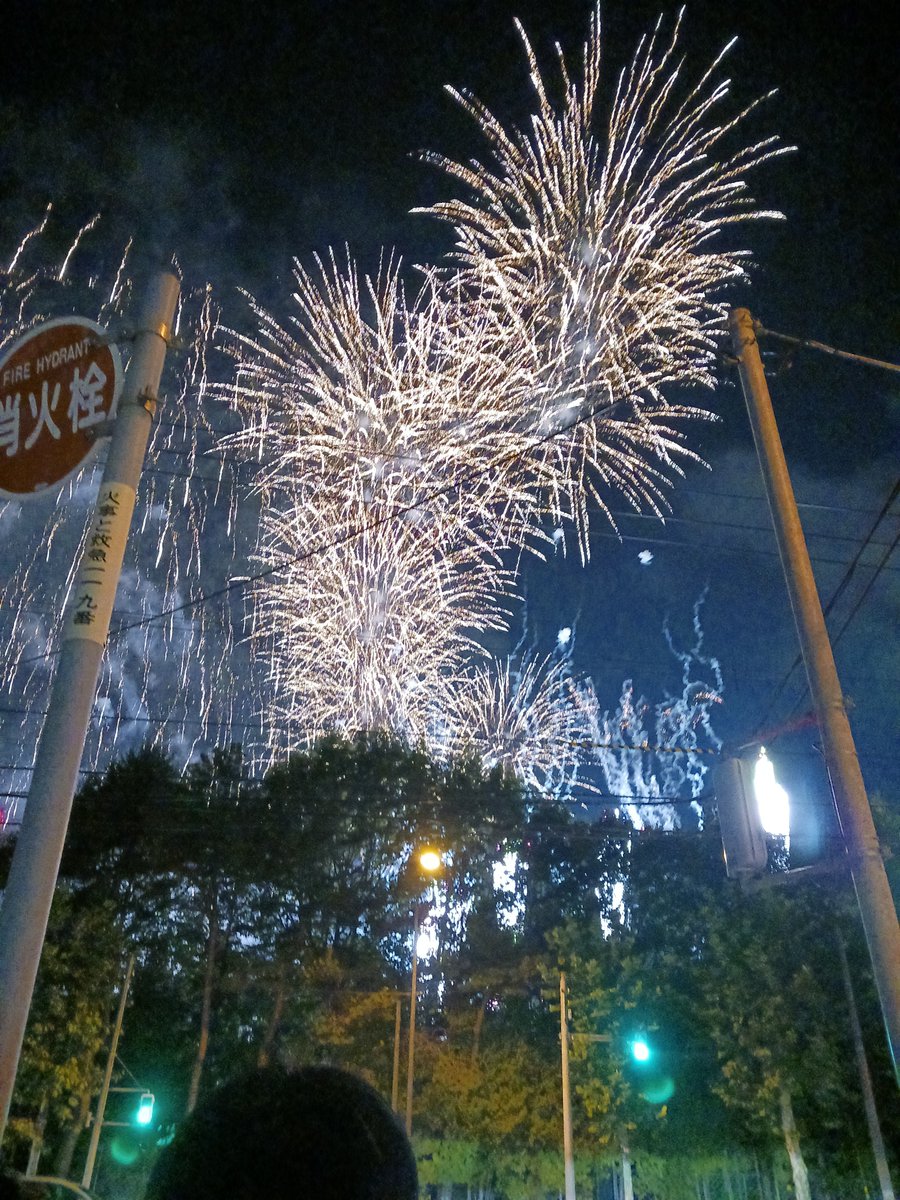 oga4040's tweet photo. 近くで花火大会やってたから見に行った
迫力凄かった🎇 https://t.co/uwaj7ZEhuA
