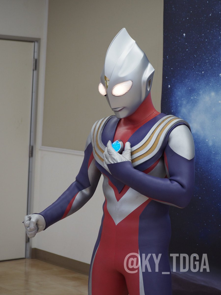 ky_TDGA's tweet photo. ティガがカラータイマーに手を置く仕草って
なんでこんなに美しいの？ https://t.co/G5OsTJ70jP
