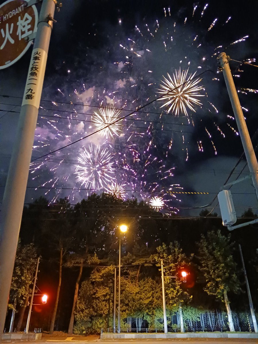 oga4040's tweet photo. 近くで花火大会やってたから見に行った
迫力凄かった🎇 https://t.co/uwaj7ZEhuA