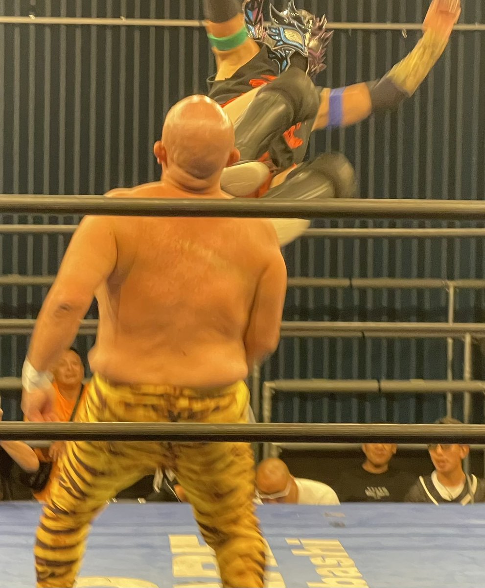 STILL_ALIVE_730's tweet photo. 昨日は大雨の中
ザ·ブルーシャーク興業ご観戦ありがとうございました

８年ぶりの梅沢菊次郎との試合
いろいろ技の痛みが懐かしかった！

初タッグの清水来人頼もしかった！
下田大作選手も良い味だしてたね！

良い痛みと良い汗かいたね！

グッズ売れるように微妙に頑張ろう！ https://t.co/cCpnFI8A7t