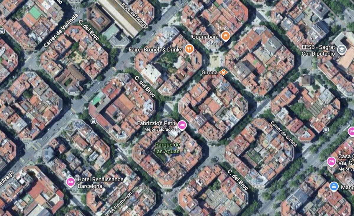 francisco_io's tweet photo. @Alysanne_Astor @UrbanCourtyard Blocks of "donuts" for buildings with plenty of greenery inside, interior streets that are either pedestrian or very slow traffic, lots of foot traffic and plenty of restaurants on the street with lots of local life.
Again, only main missing bit is more greenery at the center: https://t.co/ewUee2Yhhs