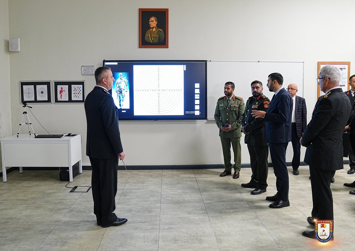 jsgaedutr's tweet photo. Kuveyt Devleti Askeri Ataşesi Tuğgeneral Jasem Al OTAIBI İle Kuveyt Devleti Ulusal Muhafızlar Birliği Eğitim Daire Başkanı Albay Essa Abdulrahman Al BASHERR ve beraberindeki heyet JSGA Başkanlığımızı ziyaret etmiştir. 
📅21 Eylül 2026 https://t.co/rdWrKqGQX2