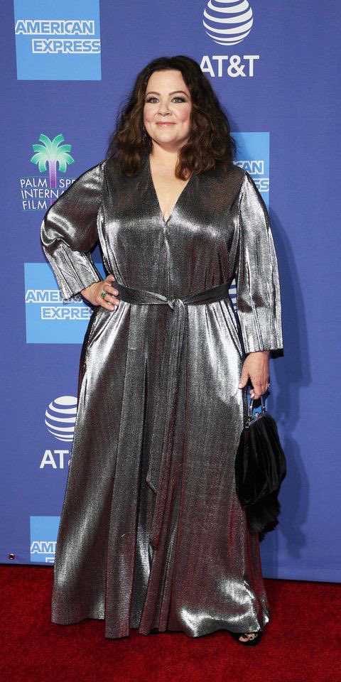 darlaqueendom's tweet photo. Hey @grok swap their outfits and hair and leave the rest intact. https://t.co/cq4AQaRbuA