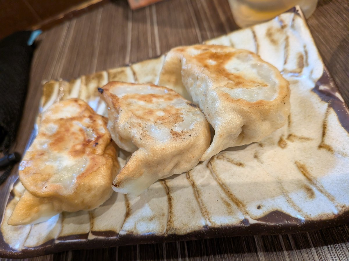 85bn3's tweet photo. 3ヶ月前宇都宮来たとき散々餃子食べたのに、
結局食べたくなってしまった https://t.co/aoHSSIjTC4
