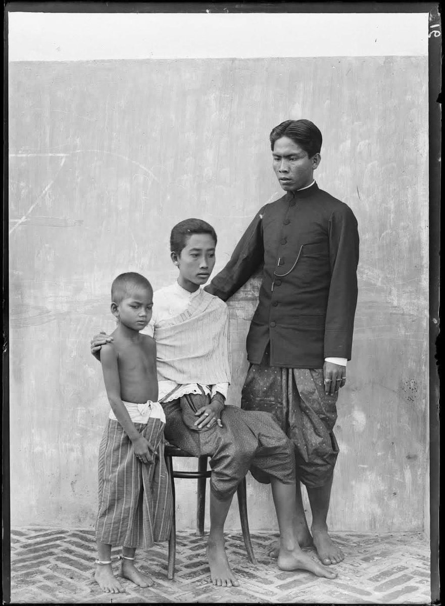 Mengly_2023's tweet photo. ស្បៃខ្មែរ ព្រលឹងជាតិខ្មែរ អត្តសញ្ញាណជាតិខ្មែរ
SBAI KHMER, KHMER SOUL, KHMER Identity🇰🇭
រួមគ្នាចែករំលែក ផ្សព្វផ្សាយអំពី «ស្បៃខ្មែរ»🇰🇭🇰🇭
#SbaiKhmer , #cambodia https://t.co/9S8hDPpT1l