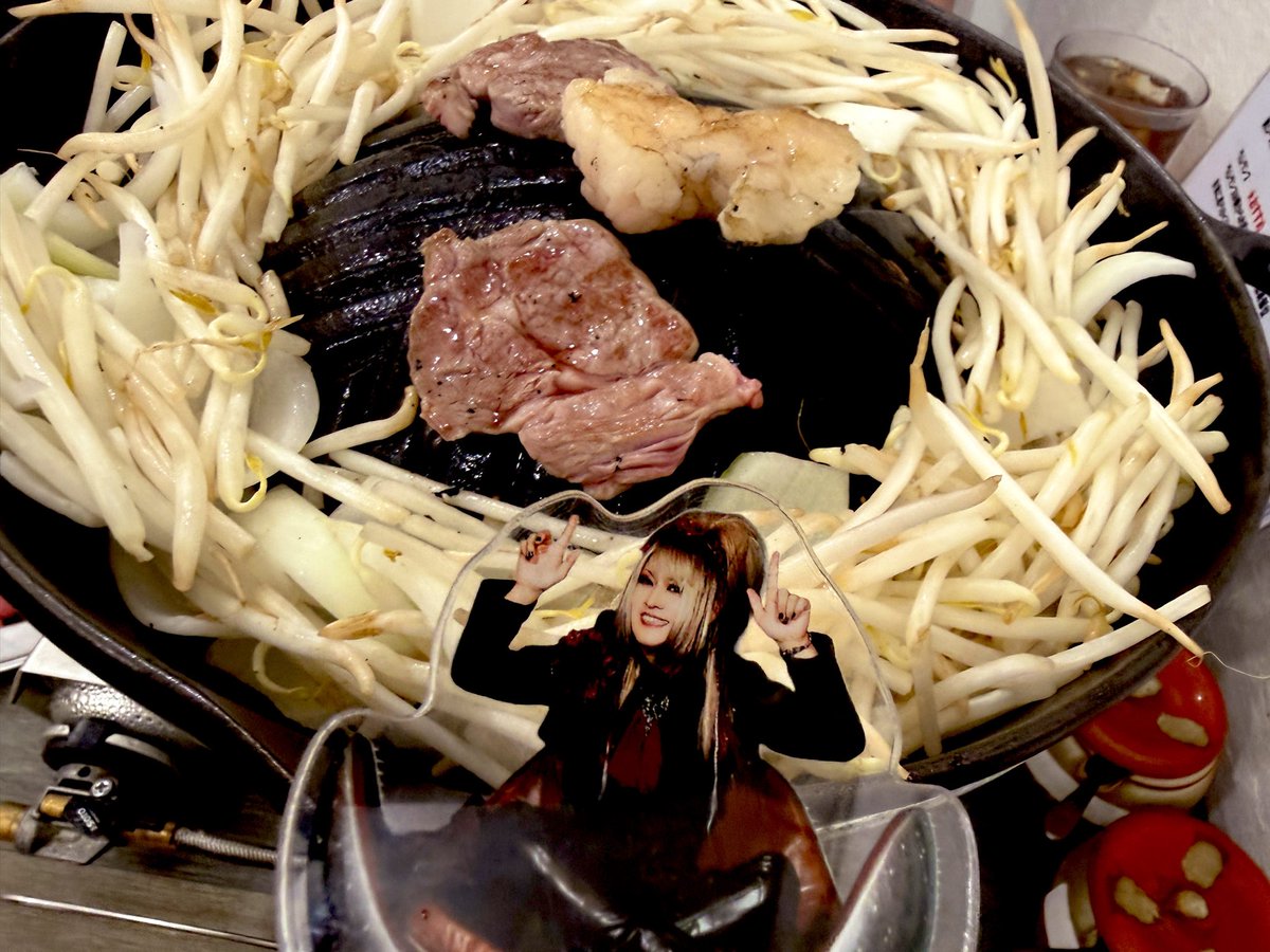 kumako_d's tweet photo. 台風だけど近所に住んでる元申し子の友達と赤き羊による晩餐会してきた🐑🔥
私の近況報告、いつもるいざの近況だな...笑 https://t.co/FOsLhIM2HF