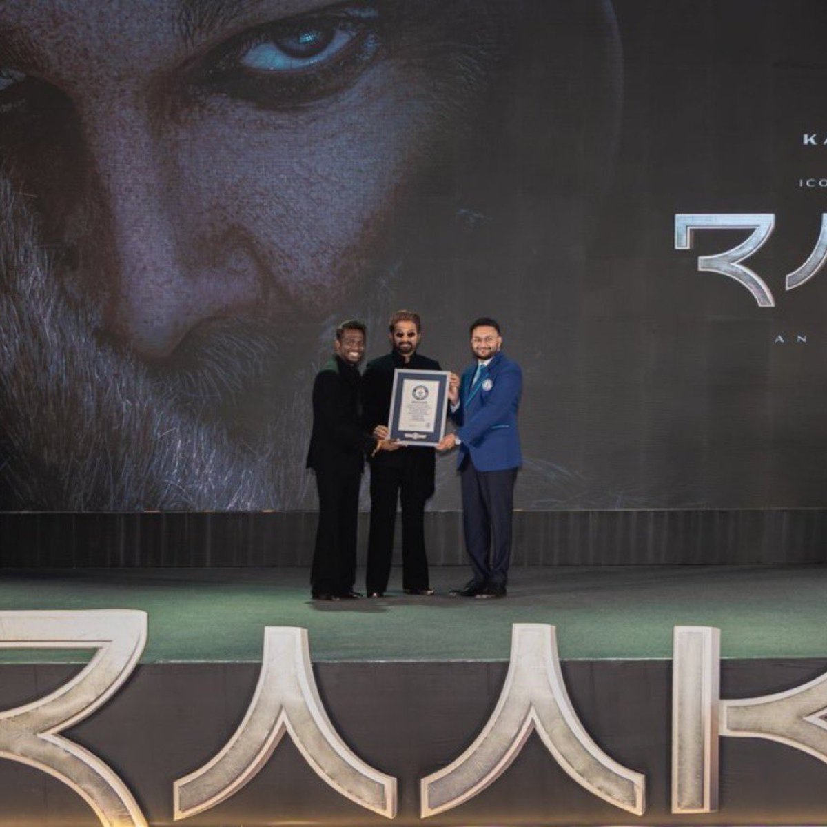 Movies4u_Officl's tweet photo. GUINNESS WORLD RECORD - #RAAKA! 🏆

#Raaka Sets a Guinness World Record for the Most People Motion-Captured in Real Time, with 37 Performers Captured Simultaneously! https://t.co/4Eo96vnvV9