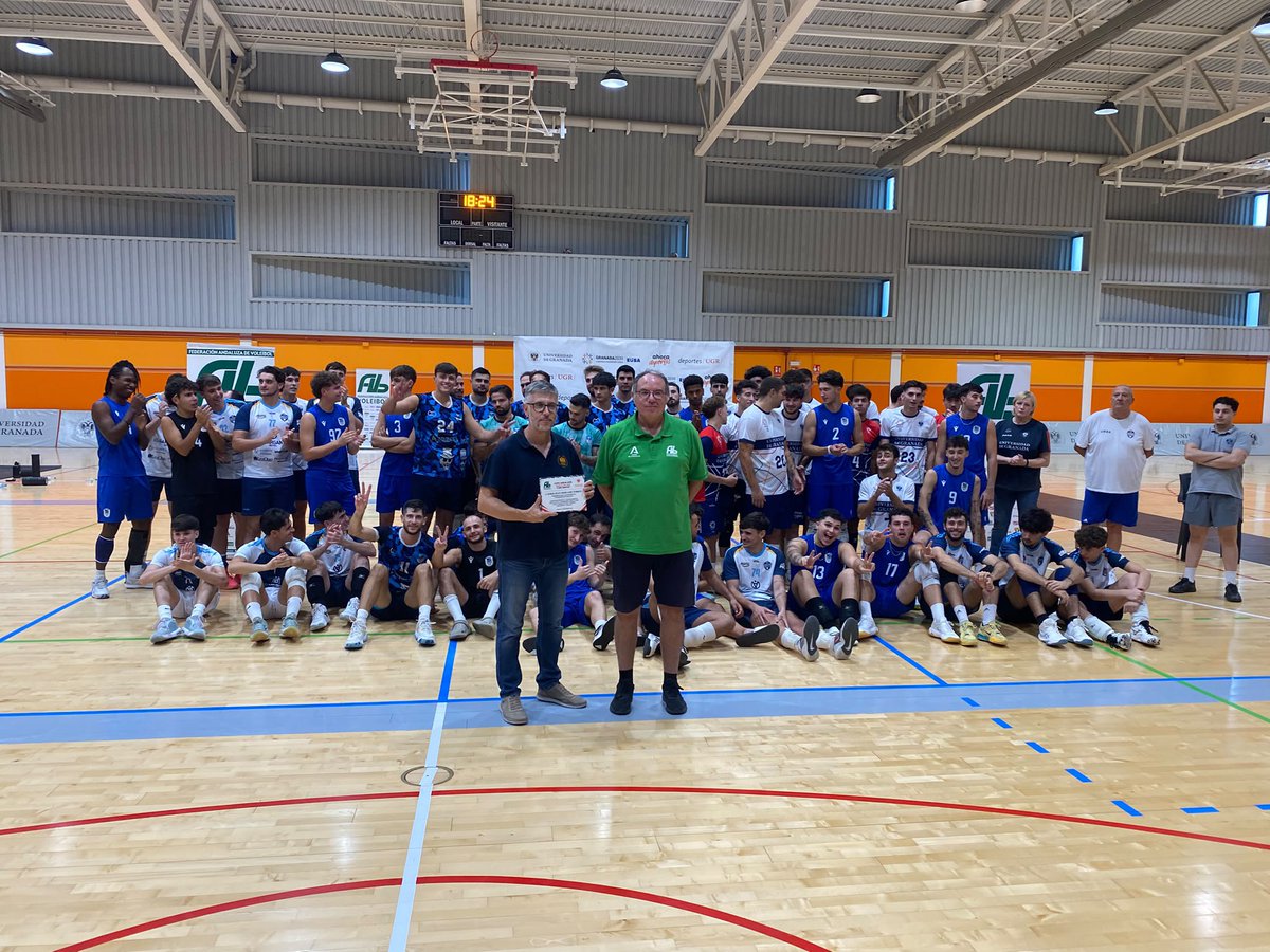 FAVB_'s tweet photo. 🏐🏆🇳🇬 COPA ANDALUCÍA FASE PREVIA| TROFEO TOÑO SANTOS

🥇 3stevoley 
🥈 Universidad de Granada
🥉 Interplayas
🥉 Voleibol Pizarra-La Fuensanta

Nuestro más sincero agradecimiento agradecimiento e al Club Deportivo Universidad de Granada por poner a disposición sus instalaciones. https://t.co/msXbycFkWI