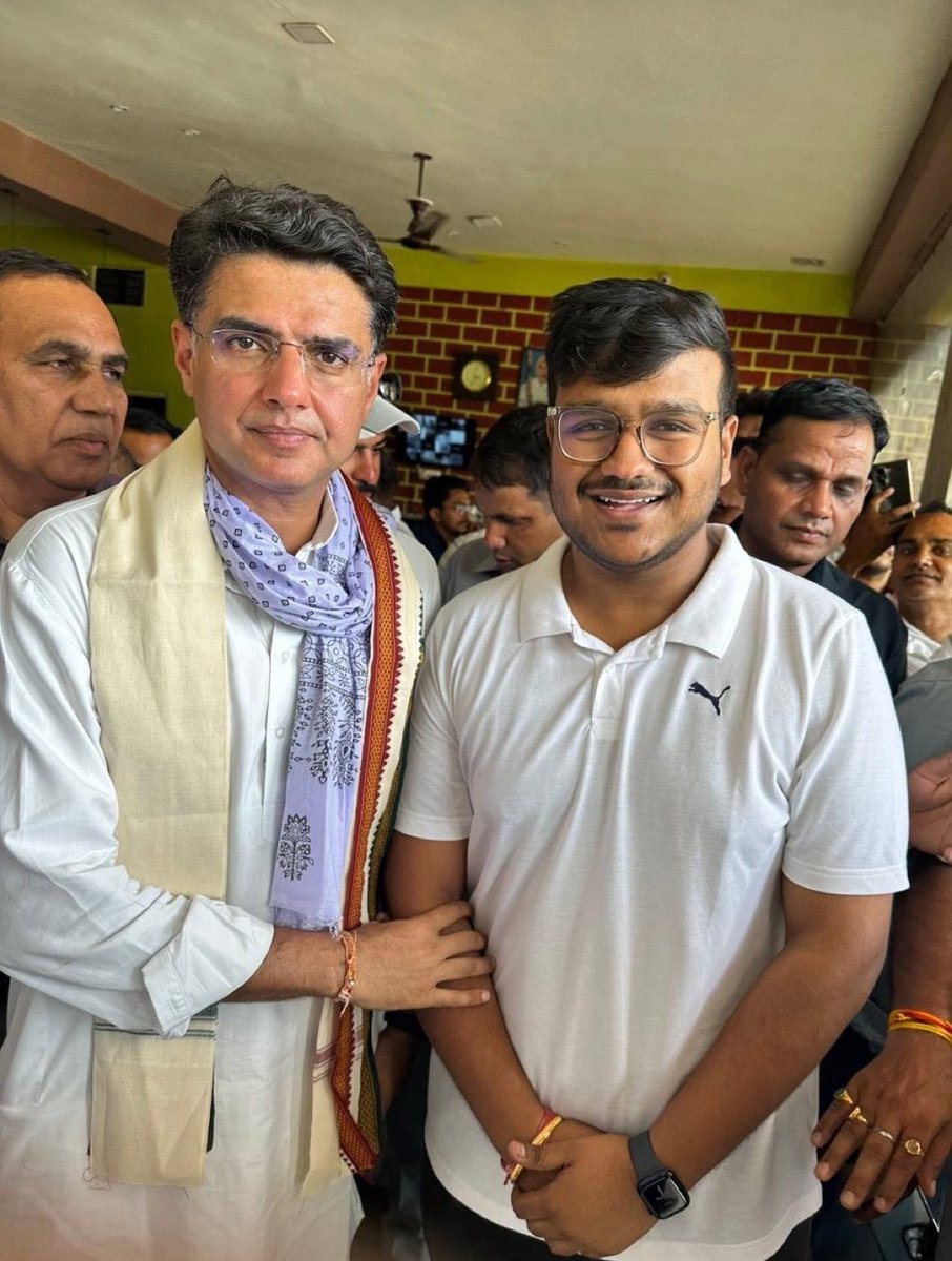 Rajsthanikaka's tweet photo. टोंक नगर परिषद में मयंक गोयल (24 वर्ष) को इस चुनाव के सबसे युवा सभापतियों (Gen Z सभापति) में कांग्रेस पार्टी से एक चुना गया है 
पायलट साहब हमेशा युवाओ को मौका देते है 
@SachinPilot 🙌❤️👍🙏 https://t.co/rCBZ7YVcE3