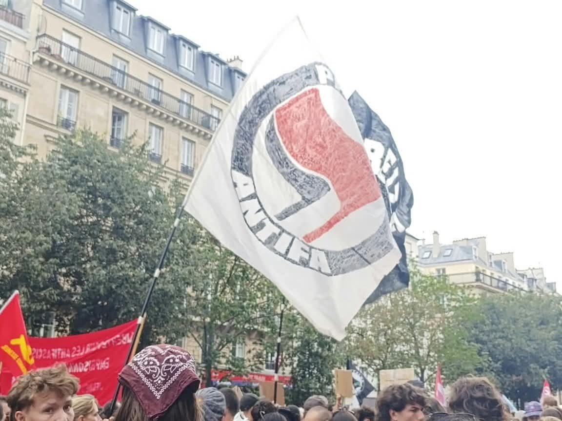 LFIstouendebain's tweet photo. Hier, les Insoumis·es audonien·nes manifestaient contre le permis de tuer XXL que la loi accorde désormais aux forces de police dans un texte intitulé "présomption de légitime défense de la police". https://t.co/OZTh0vvjuP