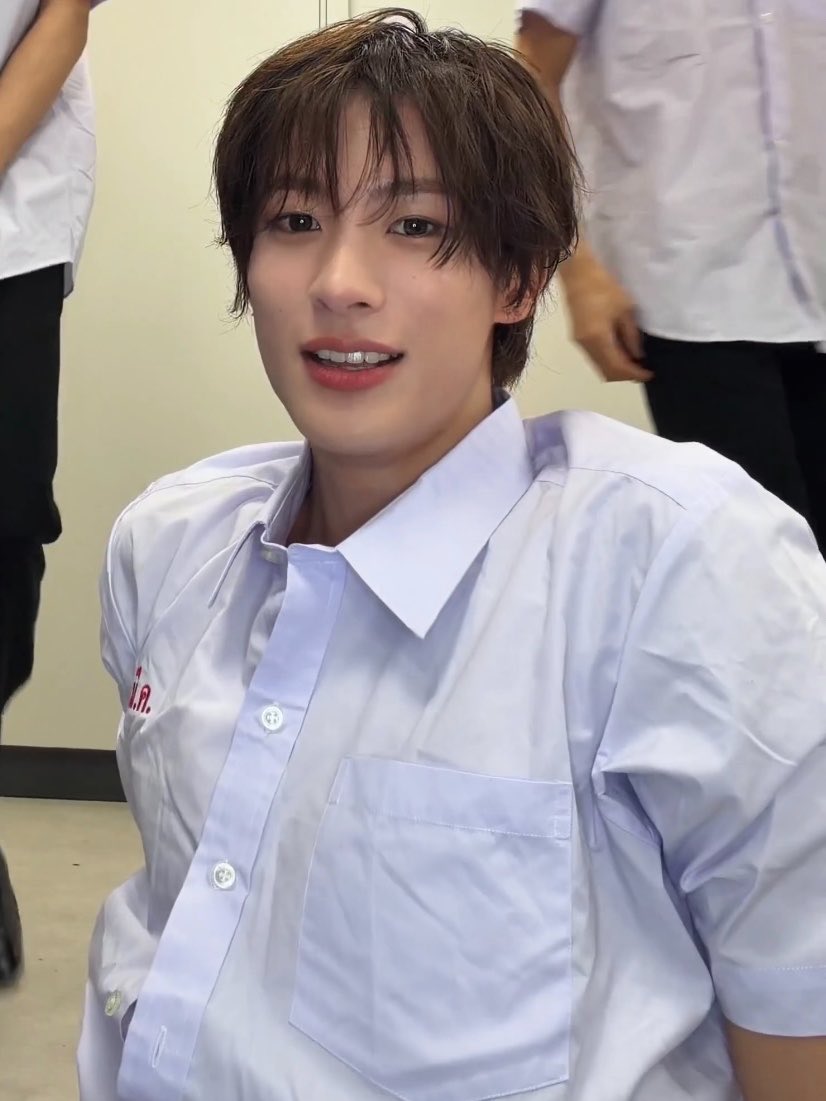 asbaguette's tweet photo. แอนตันชุดนักเรียนคือที่หนึ่ง หน้าหล่อ ยิ้มหวาน เด็กชายล้วน เรียนจบได้ขึ้นป้ายไวนิลใหญ่ ตัวท็อปเพจ cute boy ประเทศไทย 😭 https://t.co/IVXBOzlNKq