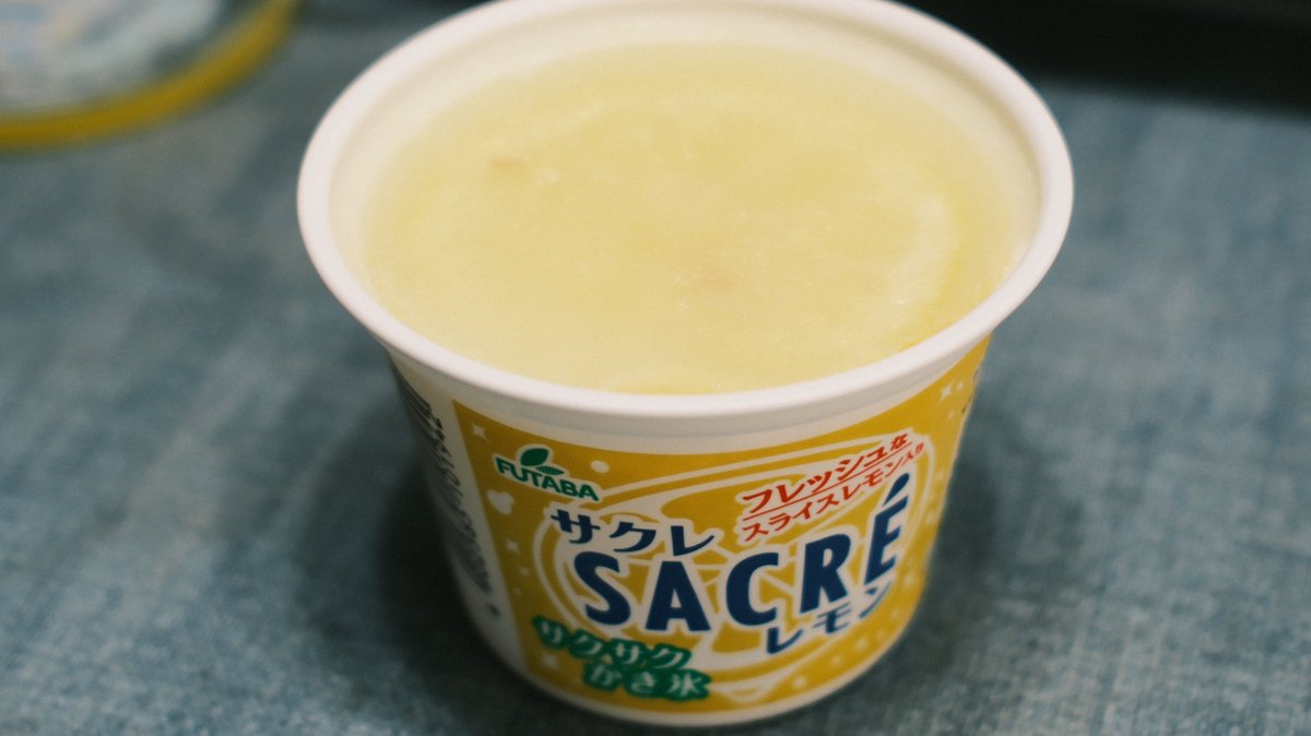 marblegreen_ps3's tweet photo. 好きなアイス！ X100Ⅵ　クラッシックネガで撮りました！　SACREのSとAがくっつきすぎな気もしますが
暗めの青に境界線が白で読みやすいと思いました！
#ARiVE #フィルムシミュレーション https://t.co/sNHWAVWTMn