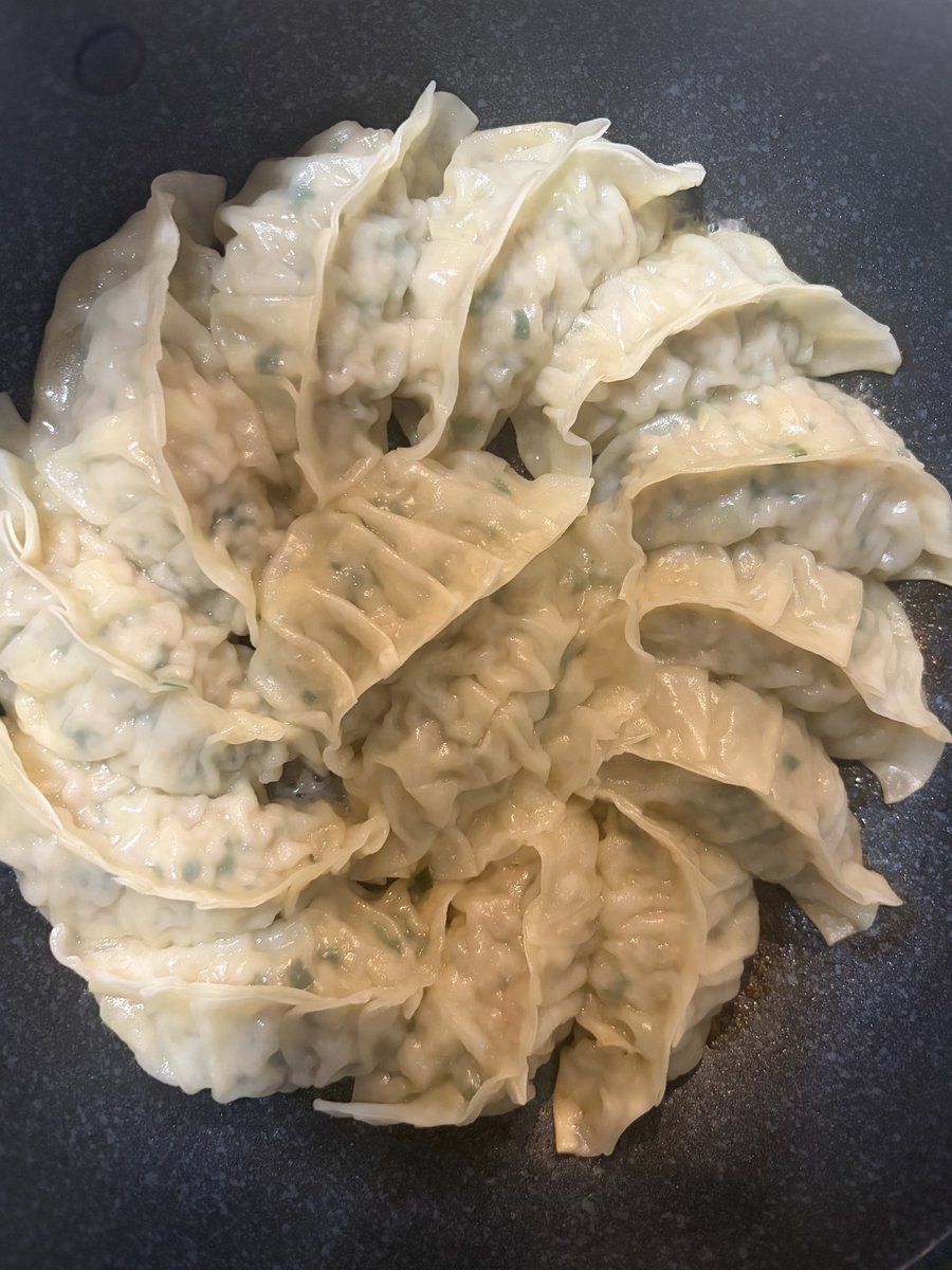 Rio_Oribe's tweet photo. 餃子焼きました。 https://t.co/K9HPS1AiL5