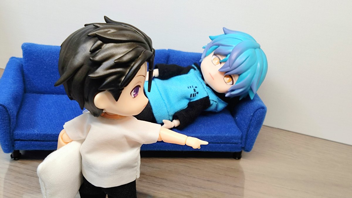 nyamo31's tweet photo. ふたりのためにベッドを作りました。広いベッドでも、ふたりくっついて、おやすみなさい🧡🩵
#ねんどーるデス会議 https://t.co/LkowVmiYpf