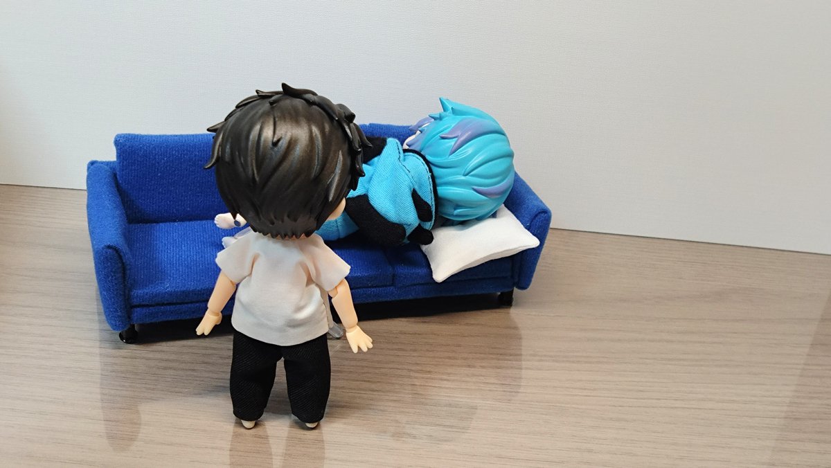 nyamo31's tweet photo. ふたりのためにベッドを作りました。広いベッドでも、ふたりくっついて、おやすみなさい🧡🩵
#ねんどーるデス会議 https://t.co/LkowVmiYpf