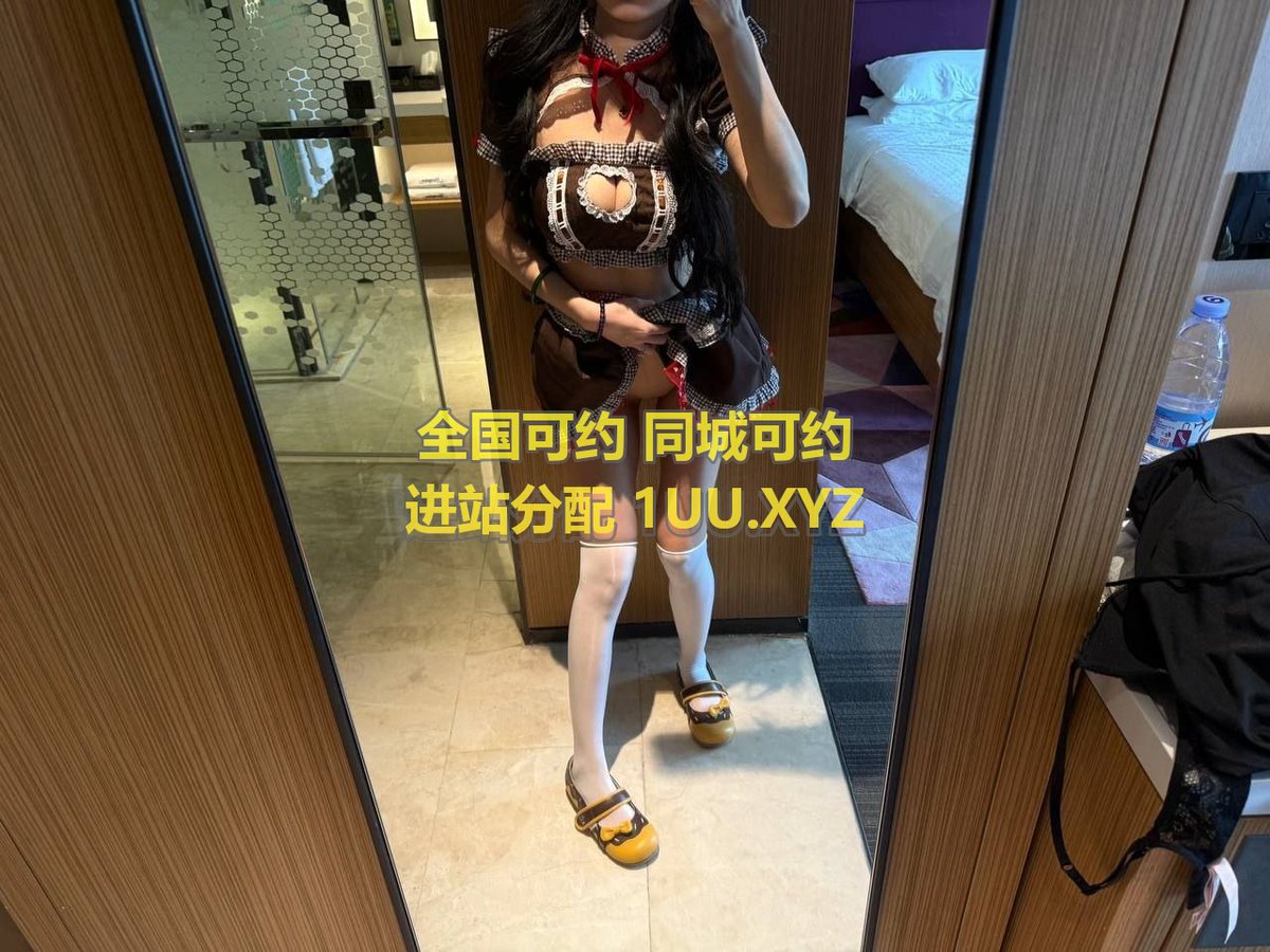 RandellLaz7ve's tweet photo. 🌟🎉😘《鸡巴套子母女花的榨精第1段》😍😄🍀
自从美歆姐姐成为我家的私人肉便器之后，原本作为家中担任肉便器一职的畜奴便显得有些碍眼了，因此我很快就将她带到畜奴市场上转卖给了别人，毕竟有一位更加妩媚动人的超乳级别的御姐心甘情愿地挺着大肥屁股当我的私人肉便器，用细腻湿热的口腔与肥满巨硕的巨乳将我体内的废精尽数吸出，又有谁还愿意退而求其次的用技艺不够精湛空有一身媚肉的畜奴呢而作为嫣然姐姐的好闺蜜，同时也是我曾经的炮友，我自然也不可能委屈美歆姐姐，她的地位远远超过一名正常情况下的只配我排泄废精的下贱畜奴肉便器，每次我们一家人搞大乱交活动的时候我都会拉上美歆姐姐一起加入我们，虽然有家中两位罩山罩房级别的美母和一位欲求不满的公共肉便器姐姐，单凭我一个人的力量，把她们全都伺候舒服已然是够呛，每次乱交活动都能把我累个半死，但一看到这五位淫骚浪妇和贱浪佳人在我大鸡巴的打桩下高潮喷水的淫乱丑态，我的内心还是可以得到极大的满足阳光洒下，新的一天来到，我们的房间里正在上演一幅淫乱的春宫图
“好吃吗……好弟弟……吃美歆姐姐的大肥奶……嗯呢……美歆姐姐的奶水好不好吃呀……哦……别咬美歆姐姐的乳头呀……哦哦……”美歆姐姐浪荡的春笑着，媚眼如丝的看着在自己罩山级别的胸脯上吸吮舔弄的小正太，雪白柔腻的巨硕乳房在小正太的吞吐吮吸之下，那颗硕大��不像是人类拥有的乳房仿佛又被刺激得变大了一圈美歆姐姐甜腻娇媚的呻吟娇喘声，像猛烈的春药般刺激着我，我对着那颗褐黑色的奶头狂吸一口，一股股香甜浓厚的乳汁流入我的嘴里，回味绵长，仿佛香醇的美酒一样，让人感觉到全身舒爽而我跨下的肉棒也没闲着，在美歆姐姐春水不断汩汩流出的大骚穴的夹弄下，一波波紧紧夹逼龟头和肉棒的巨大快感袭上我的大脑，在面对突破罩房级别的超乳御姐的肥穴夹击，我果然应对的有些力不从心，下体的精关就要失守美歆姐姐高高挺起那奶牛大小的胸脯，柳眉轻挑，一双火辣辣的美目挑逗意味十足的紧盯着身上的小正太，仿佛是看出我即将高潮一般，雪白的双臂死死环住我的脖子，肥美却不显油腻的大长腿紧紧地压在我的小屁股上“好弟弟……乖弟弟……要射了吗……哦……射出来吧……姐姐……姐姐会全部接住你大肉棒里喷射出的精���的呢……啊……来了吗……快……射出来吧……哦……好弟弟……射吧……”
如此这般的娇媚淫声仿佛催情剂一样，加快了我精关失守的进度，我加快了操弄的节奏，进入冲刺阶段，大鸡巴飞快地抽动起来，一片密集的“啪啪啪”撞击声不绝于耳“姐姐……我受不了了……要射了……啊……”我终究是承受不住这丰盈美欲女的肥穴夹弄，回光返照似的拼命挺动着腰身美歆姐姐忘情地扭动娇躯浪叫，香汗微沁的脸颊娇颜如血，一两丝秀发被她咬在微张的性感红唇间，雪白赤裸的香肩带动着胸前那对大小不属于正常人类范畴的巨乳上下抛动，一双水汪汪的大眼睛调笑般看着我“来吧……好弟弟……姐姐就是你的精液储藏罐……就是一头淫乱肥母猪……肏姐姐……用力的肏姐姐吧……啊啊……哦……用力肏……把你的精子全部射给姐姐吧……啊啊……来了啊……哦哦……啊……嗯……哦……”
这场疯狂的性爱以我的缴械投降告终，一大一小两具汗流浃背的躯体紧��的结合在一起，显示无比的视觉冲击，我就这样趴在美歆姐姐娇嫩丰腴的躯体上，吮吸着那两颗我爱不释手的肥乳，与她一起尽情享受着高潮过后的欢愉滋味“现在这年头可真是世风日下啊，我家里的好大儿放着肥美丰满的亲妈妈不肏，竟把家里的专职肉便器视若珍宝，还把早晨的第一发精液射给了肉便器，唉真可惜妈妈我白长这一身丰盈的浪肉和大肥逼了啊”只听见一旁传来一阵阴阳怪气的嘲笑声，原来是韵妈妈，看她那样子似乎已经在一旁观赏我和美歆姐姐的春宫戏多时了“韵姐，你就别嘲笑妹妹我了，主人弟弟是在和我一起给韵姐您做早餐呢”在肉便器模式下的美歆姐姐将对我的称呼从“小晨弟弟”变为了“主人弟弟”，这也是作为一个肉便器的基本素养“是吗？可是我的早餐已经被我的好大儿射到妹妹你的子宫里了怎么办呢？”韵妈妈笑着说道，显然她也并没有刻意以女主人���身份刁难美歆姐姐的意思，只是开玩笑罢了“妹妹这就给韵姐您弄出来”说完美歆姐姐从一旁拿来一个杯子放在自己那肥厚的大阴唇下，很快在美歆姐姐娴熟的技巧下，我的精液便混合着美歆姐姐体内的淫液从她的子宫内流出，两种浓稠的淫荡汁液一同流入杯中，让整个房间里都充满了一股浓郁的淫靡之香“来，韵姐，这里就是全部的主人弟弟的精液了，妹妹可没留下一滴在子宫里哦”
韵妈妈接过杯子，琼鼻在杯口闻了闻，这股淫香瞬间激发了韵妈妈体内的淫浪潜能，下体也不由自主地流出了下流的透明液体“这还差不多，混合着美歆妹妹淫液的我儿的精液果然别有一番风味”说完韵妈妈便将杯内的淫液一饮而尽，喝完还咂咂嘴，似乎是回味无穷“诶对了，韵妈妈，你今天不去学校上班吗？今天好像是工作日诶”稍微回过神来的我问道
韵妈妈白了我一眼解释道���都已经期末啦，这两天学院已经在举行结业考试了，正好我也不需要去监考，就相当于变相放了个假”“啊？都期末了，时间过得好快，这不就是说又有一群学院里的准欲客要毕业了嘛”其实在欲界里我一天到晚除了肏屄做爱就是肏屄做爱，对于时间的流逝还真没什么概念“是啊，所以这次我又给你物色了几个岳母系和女王系的美女，这次你可别想跑，我会直接把她们送到你床上来的”韵妈妈这个时候一脸严肃地对我说道“啊？不要吧”我叫苦不迭
“嗯？你们在说什么啊？”这番对话把一旁的美歆姐姐听得一脸懵逼
“来，美歆妹妹你说说，这小子成为正式的欲客已经不是一年两年了，还只找了两个妈妈和一个姐姐，一点都不争气，连个家族都凑不出来”韵妈妈恨铁不成钢地说道“我在学院里帮他选妃，这可是许多人梦寐以求的机会啊，可谁想到这小子竟然不配合，真是气死我了”“我的好妈妈啊，你帮我找的那些的学生都是初出茅庐的菜鸟，哪里���经受得住我的大鸡巴的摧残呢？更何况，如果家里每多一个女人，你不就又多了一个竞争对手来和你分享我的鸡巴吗，我也是为了妈妈你考虑啊”“你小子别狡辩，你不就是嫌她们的奶子太小吗，可那些罩房罩山级别的超乳美女又岂是你能随随便便找到的，你小子知道妈妈我动用了多少关系吗？能让你随意在准欲客中选妃都已经是我作为一个欲界老师所能做到的极限了”“好啦，韵妈妈别催我啦，找女人这事我自己有安排的，你就放心吧”我拍拍胸脯保证道
“你这话都说过无数遍了，不行，这次我给你安排的选妃你必须给我从里面挑两个出来”韵妈妈严肃的说道
“好啦，韵姐，主人弟弟，你们不是想要找罩房罩山级别的美人吗，我倒是有办法帮你们”眼看局面僵持不下，一旁的美歆姐姐插嘴说道“哦？”我一听这话瞬间来了兴致“美歆姐姐真的能帮我找到单身���罩房级别的超乳美女？”
“主人弟弟你收留我做你的专属肉便器，我还没有报答你呢”美歆姐姐嫣然一笑“主人弟弟你运气不错，我的亲弟弟家里正好有一对单身的母女花呢，一位是岳母系拥有一对V罩房的大奶子，另一位是妻系一双O罩房的大肥乳，我保证你一定会满意的”“真的吗？！”我欣喜若狂的说道“那，那就麻烦美歆姐姐把我介绍给她们俩，我们约时间见一面？”
“哪用得着这么麻烦，我直接把主人弟弟你带回我家，那两个荡妇啊，最近骚浪的很，你直接掏出你的大鸡巴肏她们就好了，我相信只需要一个晚上你就可以将她俩彻底肏服”“那再好不过了”我兴奋的说道“咱们现在就出发？我先去找一套像样的衣服穿”
“不用啦，主人弟弟你最好什么都别穿，我保证她俩一看到你的大鸡巴就瘫软得走不动道”
“那行，韵妈妈，我和美歆姐姐就出发了哦，等我的好消息嘿嘿”我在韵妈妈的脸颊上吻了一下就赤裸着身体，甩着大鸟就与美歆姐姐一同出门了，只留下一头黑线的韵妈妈在屋里凌乱。。。
“岳母叫春芸，老婆叫秋玥，这俩骚婊子现在在我亲弟弟家里当鸡巴套子”在去的路上，美歆姐姐向我简单介绍了一下两人的基本状况鸡巴套子，在欲界也是一门炙手可热的���业，鸡巴套子的职责是随时将男人的鸡巴用自己的奶子或肥逼或臀肉包裹住，保证男人的鸡巴随时处在适合的温度与湿度之下，可以达到肉棒保养的作用，其需要的技巧与耐力都非常高，也正因如此，鸡巴套子的薪水不菲，能用上鸡巴套子的男人家里可以说是非富即贵“没想到啊，美歆姐姐的亲弟弟竟然家里还有鸡巴套子，我都从来没用过”我赞叹道
“小晨弟弟你若是能把那两个贱婊子肏爽了，让她们和你签订亲缘契约，你不就相当于白嫖两个免费的鸡巴套子？”美歆姐姐笑着说道“刚刚在姐姐我的大肥穴里射过一发，待会儿又要提枪上阵了，弟弟你能行吗”“放心吧，美歆姐姐，我不会让你丢脸的”
聊着聊着我和美歆姐姐已经走到她家门口了，不得不说，有鸡巴套子的富裕人家装修比我家确实要阔气不少，屋子里面的精致程度比起皇家妓院也不遑多让，只听���长长的走廊尽头处，传来一阵又一阵女人的浪叫呻吟之声“果然，这个点我那亲弟弟果然在大��里肏他岳母的大肥逼呢”美歆姐姐一听这声音就知道是怎么回事
穿过走廊，来到大厅处，面前的淫靡之景瞬间让我血脉偾张
眼前上演的活春宫是由一名和我差不多身高的小正太与另一位丰肥巨臀的美熟女共同出演的：小正太与美熟女以后入式的性交姿势，一同驰骋在快感的云端，小正太在后面挺动着小小的屁股，将肉棒努力塞入面前的熟女体内，由于视角原因，我并不能看出小正太的鸡巴尺寸，但从那位熟女如痴如醉的表情中可以读到些许线索，这必然是一根与正太体型完全不相符合的巨根；再看那位美熟女，只见她的臀瓣宽过肩，堪比磨盘大小，属于典型的安产型超肥屁股，此时的她正高高撅起那丰润的肥臀，本能的疯狂摇晃着，粉白的肌肤表面渗出了一层层细密的香汗，显得油光十足，那种视觉冲击力实在有些凶猛，那两团泛起绝美肉浪的熟美尻肉已经失��的颤抖起来了，像是两座正在地震的雪山一般，增添了几分色欲的美感小正太疯狂的揉捏着熟妇的安产型肥厚肉臀，熟妇仰着那修长白皙的脖颈，发出阵阵高亢淫媚的叫声，无法自拔的晃动着丰腴的熟美肉体，显然这俩人正处在交媾的高潮边缘处，完全没有注意到我和美歆姐姐已经来到了他们面前“我的沚若姐姐呀，能不能让我的大鸡巴弟弟休息休息呀，昨晚不是在你的大肥穴里射了三次吗，今早你竟然还欲求不满继续索取他的精液啊，人要懂得知足啊”美歆姐姐轻车熟路的走到一旁的沙发上，调笑着面前这对肆意妄为交媾的男女，看她那样子，应该是没少调笑过眼前的这位熟妇“哦……嗯……我当是谁呢……原来是美歆妹妹啊……你怎么知道我的大鸡巴女婿昨晚在我的逼里射了三次……难不成你昨晚来偷看了……”眼前这位叫沚若的熟妇不甘示弱的回答道，但由于下体还在被一根巨棒肏���着，回答的有些上气不接下气“昨晚你的好女婿把高潮得昏迷过去的你的丑照发给我了嘿嘿”
沚若转过头来对着身后的小正太骂道“你这个臭女婿……一天天的就知道捉弄你的好岳母……每次都要拍我的高潮时候的丑态……还到处乱发……真是的……”
身后的小正太嘿嘿一笑，应该是怕熟妇继续数落他，连忙转移话题问美歆姐姐道“美歆姐姐你怎么回来了，你不是找了份私人肉便器的工作吗，今天放假啦？”眼前的这个小正太果然厉害，一边肏着面前的如饥似渴的超乳熟妇，一边还能泰然自若的和美歆姐姐说话，性能力显然不是盖的“我的主人弟弟想找一对罩房级别的母女花玩玩，我想家里不是正好有单身的春芸姐姐和冬玥妹妹嘛，所以就做个顺水人情咯”美歆姐姐解释说道我走到美歆姐姐旁边，不好意思地笑了笑“冒昧打扰了二位了”
“哦哦原来是这样，小意思，我亲姐姐的肉便器主人莅临寒舍，我没有出来迎接是我的过失”小正太向我抱拳致意“春芸岳母和秋玥老婆都是我的鸡巴套子，两个都是骚媚入骨的贱婊子，保管兄台满意，她们现在应该就在房间里，美歆姐姐带路，你们直接去就是了”我连忙致谢道“多谢多谢”
“好啦你俩就别在这里文绉绉的��气了”美歆姐姐在一旁嘲笑道“肏起女人来嘴里的下流词汇一套一套的，在这里装什么君子呀，我们就先过去了，你俩慢慢肏，可别把我的好弟弟榨干了哦，沚若姐姐”“臭妮子……你下次和我的大鸡巴女婿做的时候可别我逮到了……哦哦……啊……大鸡巴女婿……你怎么突然加速了……你亲岳母的大肥穴还没准备好呢……啊……哦……嗯嗯……好爽……好刺激……”
我和美歆姐姐继续往前走，准备去那对鸡巴套子母女花的房间
我拍拍美歆姐姐的油嫩肥臀“我觉得美歆姐姐你的亲弟弟人还蛮好的，改天我们可以一起开个淫乱派对”
“小晨弟弟你是不是看上我沚若姐姐的大肥臀了”美歆姐姐一脸邪笑着说道
“嘿嘿，美歆姐姐你非要说这么直白不给我留点面子的吗……嗯……不过这个沚若岳母的臀确实有够肥的啊，比我家里任何一个女人的屁股都肥啊，而且肚子���还有那诱人的小赘肉，刚刚差点我就忍不住去捏捏了，还有那对肥奶，主要是她当时匍匐在地上，我没法用肉眼直接辨认出她奶子的尺寸”我吞吞口水说道，不过我现在捏不到，只能靠捏美歆姐姐略逊一筹的大���股以熄灭内心中炙热的欲火“小晨弟弟果然是个色中饿鬼啊，我之后给她们说说吧，不过你可别忘了今天的正事”美歆姐姐提醒道
“怎么会？美歆姐姐你之后别忘记这事就行了”
说着说着我们已经走到了目的地，眼前的房间上面的门牌写着“鸡巴套子训练室”几个大字
美歆姐姐敲了敲房门，来应门的是一位容貌完全不输美歆姐姐的靓丽御姐
一头浓密的长发如同黑色瀑布般倾泄而下，虽说是一位御姐类型的美人，可是她的身材却属于前凸后翘的葫芦形身材，就算是生育过后的熟妇也很难拥有如此丰满迷人的身材，值得一提的是虽然她穿着并不显露身材的宽松的女式衬衫，但胸前丰满的双乳硬是将衬衫撑出了一道完美的弧线，露出了她双峰间的深邃乳沟，而那大片白皙的乳肉更是散发着诱人的气息，显然得是拥有罩房级别的超乳美人才能做到如此地步顺着平坦的小腹而下是不堪一握，极为妖娆的水蛇腰，即使欲界中这种丰乳且细腰的女人并不算少，但也着实让我吃了一惊，眼前这位巨乳肥臀的御姐，她的腰居然可以细到这种程度，也不知道是怎么支撑她胸前的那对大奶子的御姐的身体曲线到了腰后时，又陡然扩展开来，她的下体仅仅只穿了一条内裤，紧贴着她那丰腴成熟，柔软又不失弹性的臀部，她的臀瓣极为肥厚，那对充满弹性的巨臀目测对比之下恐怕只有家里的菲妈妈能与之一战，臀部位置那令人眼馋的弧度让我的欲望血气不断地往下半身不断灌入，即使家中有着三位如花似玉闭月羞花的美女妈妈和姐姐，也不禁被眼前御姐的身材迷得神魂颠倒“美歆姐姐？今天怎么这么有空啊？”御姐惊喜的声音显然表明了她和美歆姐姐平时关系不一般
“那可不是人家想我的秋玥妹妹了嘛，最近怎么样，有在好好的进行丰臀锻炼吗？妹妹的大屁股有没有变得更肥更丰满啊？��美歆姐姐不怀好意地淫笑道，一边说着，一边把自己邪恶的咸���手伸向御姐的后庭“讨厌啦，美歆姐姐一来就嘲笑人家，人家最近当然有在好好丰臀，人家可是隶属于妻系的，自然要发挥咱们妻系女人天生肥臀的潜质啊”“那我来替妹妹未来的丈夫先把把关，看看妹妹的臀肉够不够肥啊”想都不用想，美歆姐姐现在肯定是用自己的纤纤玉手狠狠地抓入了眼前这位靓丽御姐的臀肉中肆意把玩了御姐嬉笑着和美歆姐姐打闹了一番道“好啦姐姐，别调戏妹妹我了，你来找妹妹我肯定是有什么事情吧”
“嘿嘿，我今天可是给妹妹带来一个惊喜哦”美歆姐姐神秘一笑
“哦？惊喜，什么惊喜？”御姐问道
这个时候，美歆姐姐让开一个身位，露出了躲在她身后的我，由于两位成熟高挑的御姐身高都有着将近一米八的超模身高，两人交谈的时候，自然而然忽视了还有一个瘦小柔弱的小正太躲在美歆姐姐的身后“啊，这位小正太是……”御��看着我，一时间有些疑惑
“姐姐我此行是专程来给妹妹你和春芸岳母介绍一个新朋友呢”美歆姐姐笑着为秋玥老婆介绍道“我的主人弟弟，我现在就在他家里当私人肉便器呢，来小晨弟弟，打个���呼吧，这位是妻系的秋玥老婆”我用正太特有的奶声奶气的声线说道“秋玥老婆好，我叫小晨”
“不愧是美歆姐姐呢，找主人的眼光就是好，真是个可爱的小老公呢”由于我实在太矮，秋玥老婆只能蹲下来和我说话，她用冰凉柔嫩的柔荑捏着我的小脸蛋说道，因为距离凑得太近，我已经可以看到她衬衫里面乳山中间的深深沟壑与山头那两颗若隐若现的紫红色的豆豆了“还有下面这根小肉棒……也同样可爱呢……”秋玥老婆漂亮的美甲在我的龟头处轻轻刮了一下，本来她酥媚入骨的声音和体香就已经让我下体的肉棒已经有了些许反应，再加之我身上没有穿任何东西，下面的任何动静都能轻而易举的被外人发现，眼看着就要在秋玥老婆面前羞耻的勃起了看到我的窘态，美歆姐姐在一旁说道“好啦，秋玥妹妹，咱们先进去吧，一会儿在你们的床上有的是时间，慢慢玩弄他的鸡巴”走进房门，房间四周摆放着五花八门的训练器材，跳蛋和自慰棒之类���，一时间让人眼花缭乱，房间的中央是一张床，上方有一根吊着的杆子，杆子上绑着一条粉色的丝带，丝带之下，竟然是一位被丝带吊着的全身赤裸的熟妇只见那位熟妇被丝带紧紧的绑缚住双手，上半身就宛如一个战败受刑的俘虏一般，而下半身却又是另一幅姿态，只见她的双腿大叉分开，肥屁股离床很近，乍一看上去好像是坐在床上的，但定睛一看，她的下体处竟半插着一根固定在床上的自慰棒，要不是上方那根绑缚住她的丝带，那根自慰棒现在必然已经整根没入熟妇肥熟淫浪的骚屄里了眼前这有些“诡异”的场景让我有些摸不着头脑，此时只听一旁的秋玥老婆开口了“妈，先下来吧，家里来客人啦”
听到秋玥老婆的话后熟妇转过头来，看到两位客人的到来，娴熟地解开绑缚自己双手的丝带，把那根插入体内的自慰棒随手拔出扔在一边，从肥穴中被顺势带出的水渍滴落在地板上，在灯光的照射下显现出淫靡的光泽从床上走下来，来到我们面前���我这才得以近距离一睹这位熟妇的诱人身材与尊容：眼前这位熟妇乌黑的头发盘成一个漂亮的发髻置于脑后，露出雪白如练的脖颈，前额几缕秀发刘海自然而大方，面容白里透红，描过的淡长细眉，杏眼入鬓，朱唇含春，更添了她成熟的魅力她的身材整体看来偏肥但却让人觉得性感丰满，那一双硕大的奶子，那令人神往的肥屁股和肉腿，可以说是一个肉弹型的超乳熟妇，目测她的身高应该比我身边的两位御姐矮一点点，但并不影响她傲人的身材带给我的震撼，体型丰腴白胖，具有一种中年性感美妇的风韵；胸前那对大奶子傲挺得惊人，上翘且浑圆紧绷，像两股巨大的不可逾越的肉山在宣告着什么一样，我敢打赌，即使是从背面看去，也能看出两颗巨大的肥奶子随着呼吸一耸又一耸的；再定睛一看，两坨肉上的黑葡萄似乎还在溢奶，显然是平时被男人们肆意吮吸过的最值得一提的是她丰肥的腰肢，与一旁的秋玥老婆的水蛇腰相比，显然眼前这位熟妇显得有些过于腹腰丰满，可这丰肥的水桶腰却不显得臃肿，而且似乎也正是因为这种肥满的感觉，更凸显了熟妇的气质，就好像勾引着男人们在她这具肥满肉体上肆虐一般“春芸姐”美歆姐姐先开口打了个招呼
不同于秋玥老婆与美歆姐姐见面的表现，这位熟妇的表现就要显得稳重成熟许多，只见她微微一笑回应道“美歆妹妹别来无恙啊，今天来找姐姐是有什么事吗？”
“也不是什么很重要的事啦，就是姐姐知道我现在在当私人肉便器嘛，我的主人弟弟听说我家中有一对艳名在外的鸡巴套子母女花，今天特地想来认识一下，大家可以交个朋友”美歆姐姐说得相对比较委婉“小晨弟弟过来打个招呼吧，这位是春芸岳母”“春芸岳母好，我是小晨”
“真是个可爱的小女婿呢”春芸岳母晃着肥大的屁股走到我面前，一身淫荡的肉浪似乎要挤出油来“既然是美歆妹妹的主人弟弟，自然是上宾，未能远迎是我们母女俩的失礼，失礼了就需要赔礼，那……小晨女婿希望我们母女俩怎么赔礼道歉呢……嗯……口交侍奉如何？”春芸岳母吐气如兰，淫乱而饥渴的眼神似乎想要把我吃掉似的春芸岳母的开门见山让我有些惊讶，还没等我回应，美歆姐姐抢着说道“还是春芸姐考虑周到，那就让我的主人弟弟慢慢享受你们母女俩的口交侍奉吧，玩开心哦，我就不打扰了”说完之后，一脸坏笑着对我飞了个吻，还悄悄对着我耳语了一句“拿下！”就扭着屁股离开了“小晨女婿知道我们母女俩是做鸡巴套子的吧？”春芸岳母的语气逐渐变得妩媚动人，那种魅惑众生的音色似乎有着催眠般的魔力，让我的精神变得恍惚起来“知道……”
“我们俩都是经验丰富三穴全开的鸡巴套，平时若有生人享受我们母女的口交侍奉价格可都是将近一百孕币的，小晨老公你可得好好��受哦”秋玥老婆一边脱掉她那身可有可无的女式衬衫，露出白皙的肌肤和胸前那对不输春芸岳母的肥奶，一边说道“那我们就开始吧”
只听见春芸岳母话音刚落，秋玥老婆就朝我扑了过来，我一个手无缚鸡之力的正太身躯怎么可能与她那高挑的超模身材抗衡，像待宰的猎物一般被扑在她的身下欲火焚身的秋玥老婆抱着我热烈的亲吻起来，我也环抱着她上下其手，特别是那两片浑圆的肉臀，我的小手完全无法掌握那肥臀的伟岸，抓在手里满满都是肥熟的肉感瞬间唤醒了我体内沉睡的欲望“怎么回事，还没开始口呢，秋玥老婆你的骚屄就湿透了，像发了洪水一样”我的手摸到了秋玥老婆饱满的肉穴，只觉触手间一片滑腻，大腿根部也湿淋淋的，蜜汁多的有点惊人“嗯唔……那还不是都怪大鸡巴老公刚刚在门外用大肉棒勾引我嘛……人家的大肥逼早就湿透了呢……”秋玥老婆动情的呻吟着，缠着我的舌头激烈搅拌，一双玉手爱抚着我还未勃起的肉棒，屁股也挺了起来迎合着我手指的搓揉强烈的刺激从肉穴传来���秋玥老婆丰满的娇躯狠狠抖动了两下，���润的红唇离开了我的嘴巴，趴在我的耳边急促的喘息着“好老公……人家受不了了……刚刚仅仅就是用指甲刮蹭了下你的鸡巴……整个人就无可救药地爱上着根坏东西了呢……”
秋玥老婆的声音原本就十分空灵动听，现在正处于发情的状态，浪贱的淫语更是骚媚诱人，销魂蚀骨，我能毫不夸张的说秋玥老婆是我目前肏过的所有女人中声音最好听的一个，只听声音就能让我性欲勃发欲火高涨的我挺起那根被玉手摸得坚硬无比的鸡巴，轻轻一甩只听啪的一声轻响，雄浑有力的大鸡巴一下弹在了秋玥老婆的脸上，惹得她禁不住心中一荡，发出了一声柔媚的轻吟垂眼看去，只见那笔直的大鸡巴傲然耸立，鹅蛋般硕大的龟头红润亮泽，粗壮的棒身犹如婴儿手腕，一根根狰狞的青筋盘绕在肉棒上，让我的鸡巴看起来刚猛有力，无比狰狞，更与我秀气稚嫩的脸蛋形成��鲜明的对照与反差，增添了一丝刺激与兴奋感秋玥老婆目不转睛的盯着眼前的肉棒，如着了魔一般再也无法移动分毫，玉手情不自禁的伸了过去，轻微颤栗着把握住这根淫物，这根阳物炽热如火，犹如烧红的铁棍灼人心扉，一只玉手根本就无法合拢，还有将近四分之一的粗度露在外面只见秋玥老婆握着肉棒轻柔的套弄着，伸出香舌美美的舔了一口，似乎是在感受那股雄性的荷尔蒙，接着便情不自禁的闭上眼，似乎是仔细回味了一下，随后便摆动舌尖舔了起来，柔软的舌尖一路下滑，沿着粗壮的棒身来回扫动，湿滑的口水涂抹在上面，留下了一道道淫靡的湿痕最初的舔舐还仅仅处于浅尝辄止的阶段，或许是在让自己的小嘴适应这根肉棒的粗细，几个来回后，秋玥老婆便将它整个含了进去，空虚的红唇顿时被粗壮的肉棒完全填满，可面对着怪物大小一般的阳��，怎么可能被殷桃小嘴轻易含住，但我能感受到秋玥老婆在尽自己最大的努力吞入我的鸡巴“嗯嗯……好粗……大鸡巴老公太粗太长了……人家的小嘴塞不下了……呜呜……嗯……要不行了……”秋玥老婆美丽的脸蛋上下起伏，眼睛都微微的眯了起来，含着大鸡巴激烈的吞吐吸吮，一边吞吐着，一边还努力摇晃着自己的大肥屁股作为妻系女人的秋玥老婆的屁股挺翘浑圆，每一片臀瓣都如水蜜桃一般丰硕饱满，两片肥嫩的大屁股赤裸裸的暴露在空气中，在撅臀的姿势下更显淫乱，我发自内心地赞叹了一声，抬起手掌略微用力的抽了一下，秋玥老婆的屁股顿时泛起了一层柔软的臀浪“嗯唔……嗯嗯……哦……”秋玥老婆动情的闷哼了一声，只见她神色迷离，含着大肉棒发出模糊不清的声音
“女儿你这是什么情况，能有这么好吃吗，以前看你吃鸡巴的时候可从没有露出���这种痴迷的丑态啊”一旁一直在旁边观看女儿口交侍奉的春芸岳母笑着问道秋玥老婆吐出含着的小半截肉棒，媚眼如痴如醉“我也不知道，妈妈，要不你来试试，我刚刚吃这根肉棒的时候，仿佛是有股奇怪的魔力引诱着我一般，让我露出最下贱最淫乱的一面，这根肉棒仿佛就是我命中的魔星一般”“咱们作为鸡巴套子，得有最基本的矜持和素养，可不能在口交侍奉阶段就进入痴女模式了，来，女儿你先起来，让妈妈我来尝尝这根大肉屌有什么神奇之处”春芸岳母从床的另一头爬过来说道秋玥老婆让出一个身位，我从胯间的空隙可以看到春芸岳母也被我的大肉棒上散发的浓郁雄性荷尔蒙给震惊到了，但她的表情很快恢复了正常，似乎是不想这么快就暴露自己淫乱的荡妇本能只见强作镇定的她凑上脑袋对着我的大龟头亲昵的吻了一口，沿着肉棒向下舔吻起来当来到蛋蛋上时，湿滑的舌头便灵活的摆动起来，贴着阴囊转动着一个个湿滑的圆圈，口交的水平比起秋玥老婆来说要好上一些，果然姜还是老的辣将我的卵蛋用香甜的口水稍作润滑之后，春芸岳母张开性感的红唇���硕大的睾丸含了进去，一边温柔的吸吮舔弄，一边用玉手轻柔的套弄着粗壮的棒身待两颗蛋蛋都舔了几遍后，春芸岳母又沿着鸡巴向上舔吻，绕着龟头轻柔的打转，发出了滋滋的淫靡声响“这根臭肉棒把人家的好女儿弄得意乱情迷的，我可是要好好惩罚一下这根坏东西呢”春芸岳母面色潮红，能看得出来她在努力保持矜持“那可要看春芸岳母有没有这个本事啦哈哈”我笑了笑，封锁精关，为了不让自己过快缴枪
“人家可是专业的鸡巴套子，接下来可不再是我女儿刚才那种小打小闹了哦” 春芸岳母的红唇富有节奏的上下吞吐，舌头听话的加快了摆动湿滑的舌尖与敏感的龟头紧密的接触在一起，一波波细小的酥麻让我的鸡巴频频跳动过了一会儿她又将湿淋淋的肉棒吐了出来，用柔软的舌尖顶住马眼快速钻动只见那柔弱无骨的舌头上下飞舞，每一下都精准的钻入了裂开的马眼，强烈的快感瞬息而至，让我不禁身躯一颤，舒服的吸了一口凉气说实话，我现在的情况不容乐观，就这么简单的两波���女花齐上阵的口交侍奉，我已经能感受到作为罩房级别的母女花的威力了，虽然她俩被我的鸡巴弄得有些失神，但作为专职的鸡巴套子，口交的能力和强度不是一般人可以比的，我表面上看着泰然自若，实际上已经被两人的口舌侍奉待到了精关失守的边缘“嘶……哦……好岳母……你的骚舌头好会动……舔的马眼舒服死了……太刺激了……”我愉悦的呻吟着
听着我愉悦的呻吟，春芸岳母仿佛乘胜追击似的，舔弄的更加卖力，红唇紧紧的包裹，脸颊用力收缩，湿滑的舌尖熟练地刺激着嘴里的棒身，时而绕着龟头打转，时而顶住马眼钻动，时而又变换着口交的角度，给予着我最舒服的口交感受渐渐的春芸岳母舔得越来越投入，我俩的情欲也越来越高涨，虽然这粗壮的肉棒如钢管般坚硬，可马眼却如同巨人的罩门似的，快感不断从下体涌入，我甚至能感受到春芸岳母的唾液已经顺着我的尿道流进来了好像是察觉到我的防御力在减弱，春芸岳母气息急促，含弄着大鸡��显得越来越兴奋，忽然，只见她吐出湿淋淋的肉棒，绝美的脸颊红若晚霞，迷离的媚眼如蒙上了一层薄薄的水雾，红润的香舌伸在嘴外，依旧扫动着马眼和龟头“好女婿……要来了吗……没事……射出来吧……射到春芸岳母的嘴巴里面……人家好想要你的精液呢……”配上之前那身骚贱的肥熟浪肉掀起一阵肉波，简直诱人至极我再也抑制不住体内兴奋的欲火，抓着春芸岳母的脑袋就