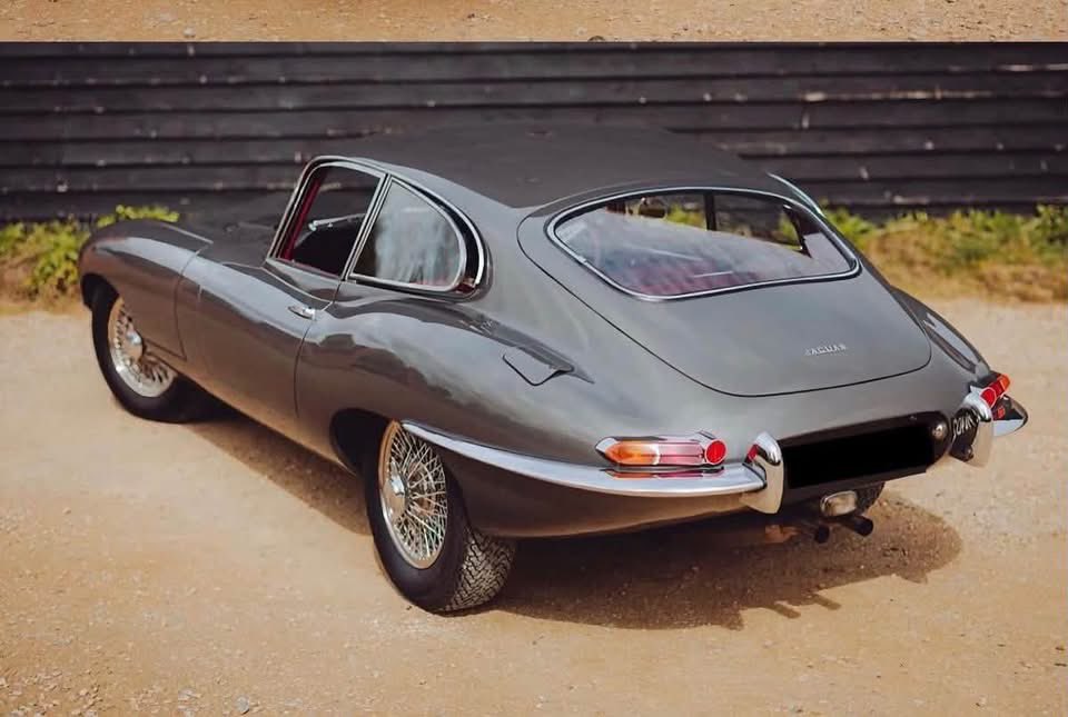 CarManToday's tweet photo. From Forgotten to Flawless The Jaguar E-Type Lives Again.
#JaguarEType #Jaguar #EType #ClassicJaguar #ClassicCars #BritishClassics #ClassicCar #CarRestoration #AutomotiveHistory #Classic #uk #follower #italy https://t.co/82DG6Az893