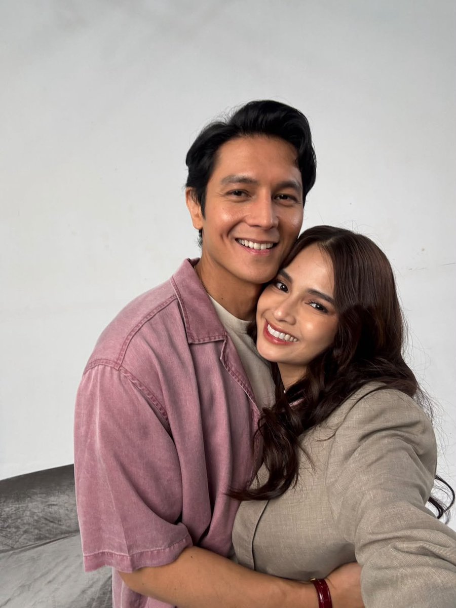 RhenSephDiaries's tweet photo. As promised, if we reach at least top six maglalapag kami ng ah u the right?

Enjoy this unreleased nakakakilig at pink na link na selfie ng parents!

OUR DEAREST RHENSEPH https://t.co/cHzRyX4ydX
