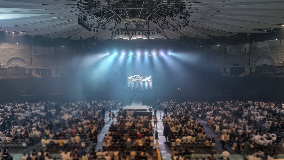 ukopin's tweet photo. 萌音ちゃんライブ
昨日よりは、まぁマシかなってくらいの席だったけど、何とか萌音ちゃんを拝むことができた！

今日もめっちゃ声出てたなぁ
ファンの前でリラックスして歌いやすいのかと都合よく思ってる😅(昨日のスタレビの影響？)
MCの時間も着実に伸びてるような(笑)

#上白石萌音105 
#ライブーケ https://t.co/UDUiDytuzB