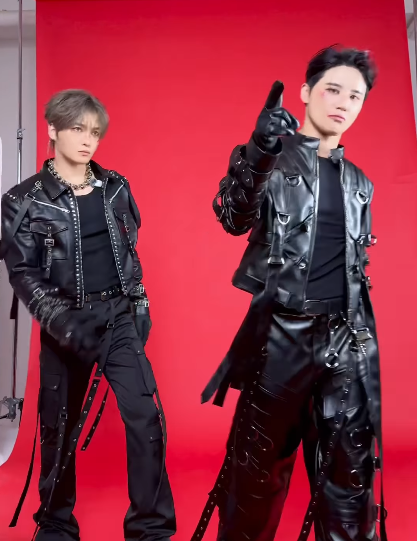 Kkorepo's tweet photo. #ジェジュン＆#ジュンス「#JX」、一緒に回るだけでもかっこいい（動画あり） 
🔗https://t.co/yXY9qiyPsQ https://t.co/bYL47SZmpA