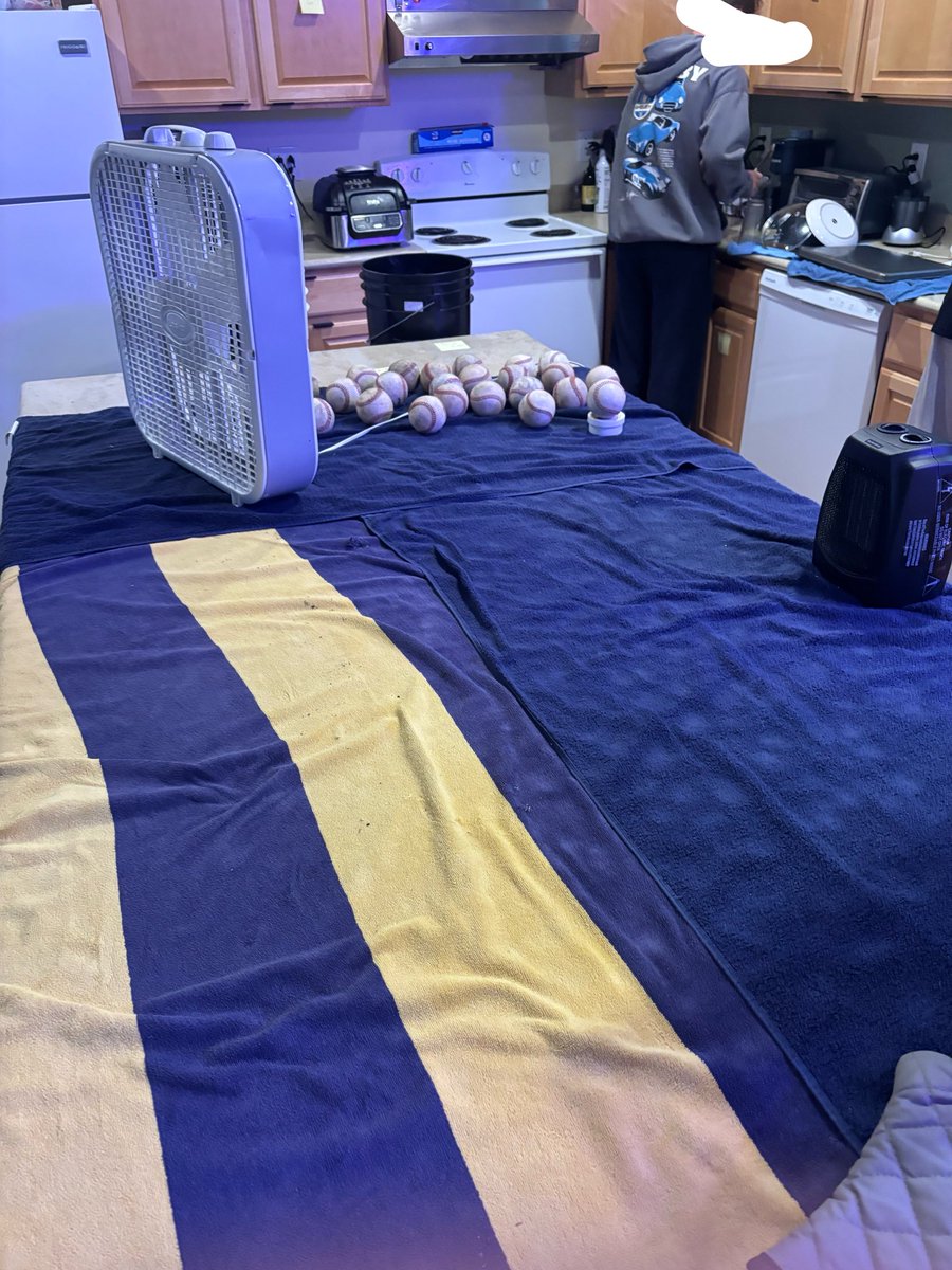 sunnyskys23's tweet photo. Team left the balls out through a rainstorm, 105 balls dried by practice today. Help us https://t.co/UadJdadi0H