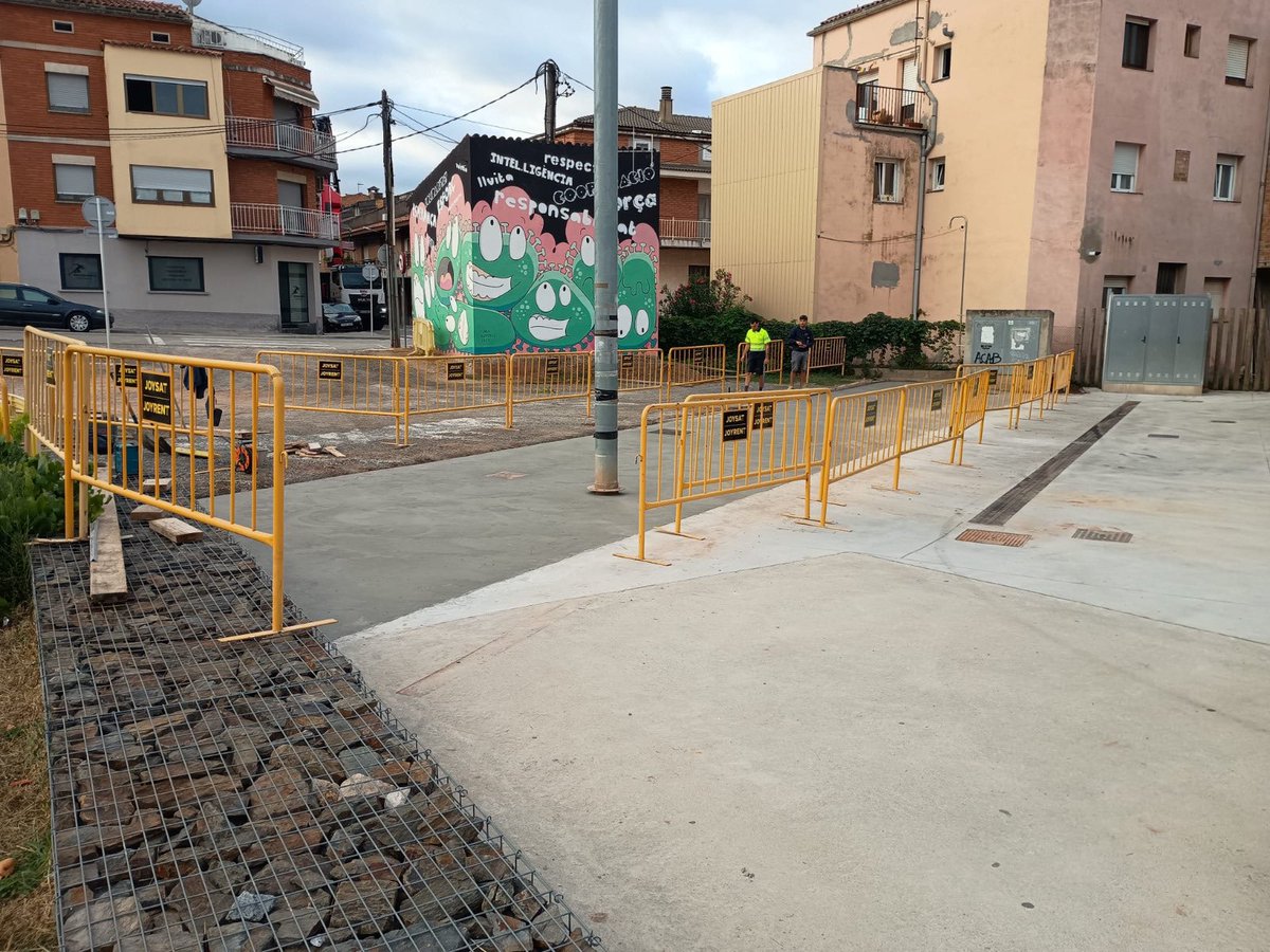 AjSantFruitos's tweet photo. 👉🏻S’amplia l’àrea pavimentada entorn del Cobert de la Màquina de Batre per millorar-ne la funcionalitat.
➕https://t.co/oUkDipfjTk
#SFB #santfruitós https://t.co/M4j7dVaFXS