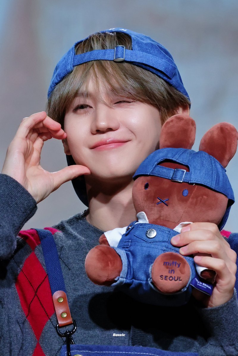 bassic105's tweet photo. 260919 포토북

😉😉😉😉

#양요섭 https://t.co/RCqi1dnqpF