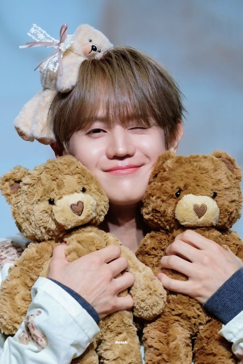 bassic105's tweet photo. 260919 포토북

😉😉😉😉

#양요섭 https://t.co/RCqi1dnqpF