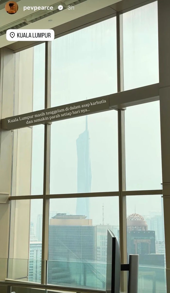 komisarisnetzen's tweet photo. UPDATE DARI PEVITA PEARCE (21/09/2026)

"MALU"
"GET WELL SOON, INDONESIA..."

Aktris Pevita Pearce yang sedang tinggal di Kuala Lumpur memposting kondisi udara di sana yang sampai sekarang masih berkabut dan semakin parah akibat asap kiriman dari Kalimantan.

#PrayForKalimantan https://t.co/l9LHXPk1qV
