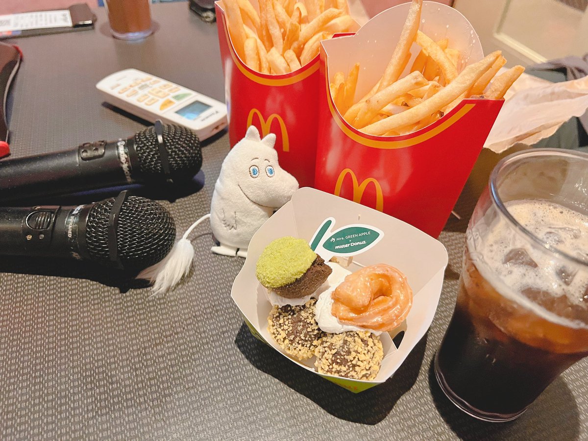 sp_paty's tweet photo. 地元んちゅ再会ｲｪｧ
一日飛びだけど手っ取り早いのでまたサイゼ行っちゃう

ほっそい貴教見せてもらってたのと、誰かの推し居たんじゃね？ と思いながら撮ってたッシュセブン（？）

13-21時コース……？ https://t.co/tIgBUECbKQ