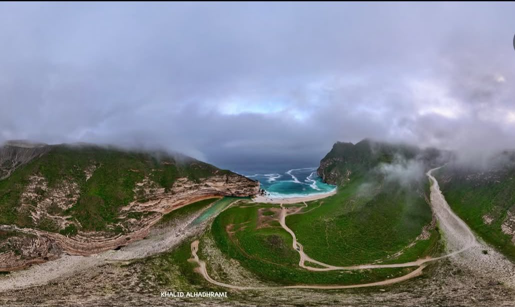 To94q's tweet photo. متنفس جميل جمـع بيـن تطور المدينة وهدوء الريف وجمال البحر ⛰️🌊🎠..

 #المغسيل_ليست_للتنقيب 
#رسالة 
#المغسيل 
#الهيئة
 #السياحة 
#التنمية_المستدامة 
#رؤية_عمان2040 
#المجتمع_المحلي 
@ea_oman 
@Dhofar_Gov
@DhofarMun https://t.co/tDVBhynv4Z