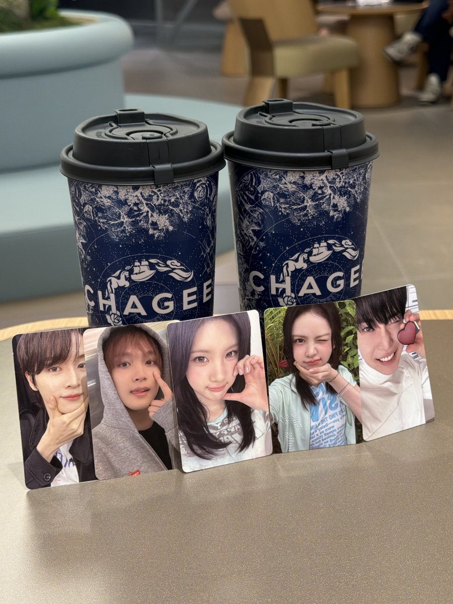 ju________1203's tweet photo. 今日は念願のCHAGEEデビュー💙🤍
美味しすぎてお友達と秒で飲み干しました https://t.co/H4gXGWzP91