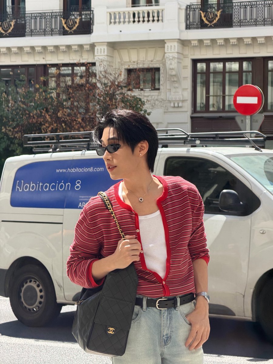 TLE_mtm's tweet photo. little red #TLE_mtm https://t.co/MjOIgEMz8Q