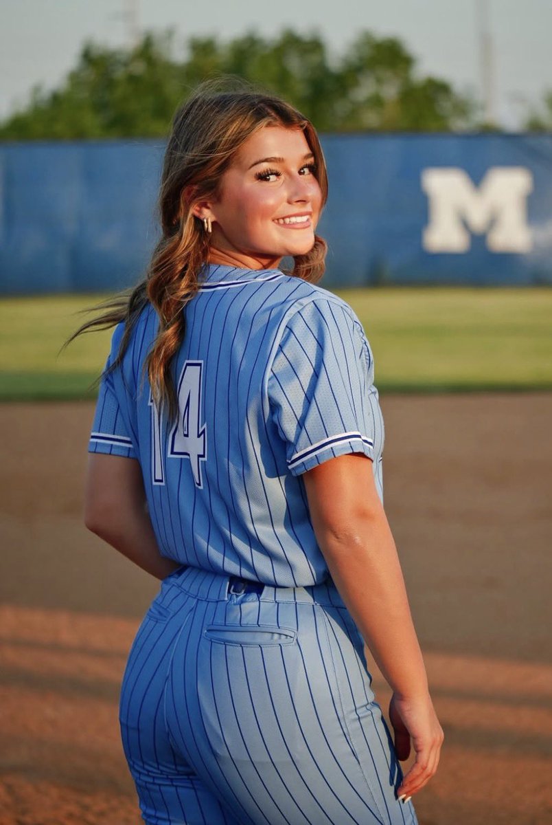 BadBritneyBit's tweet photo. Did yall miss me?? #senioryear https://t.co/j2OKFFULrp