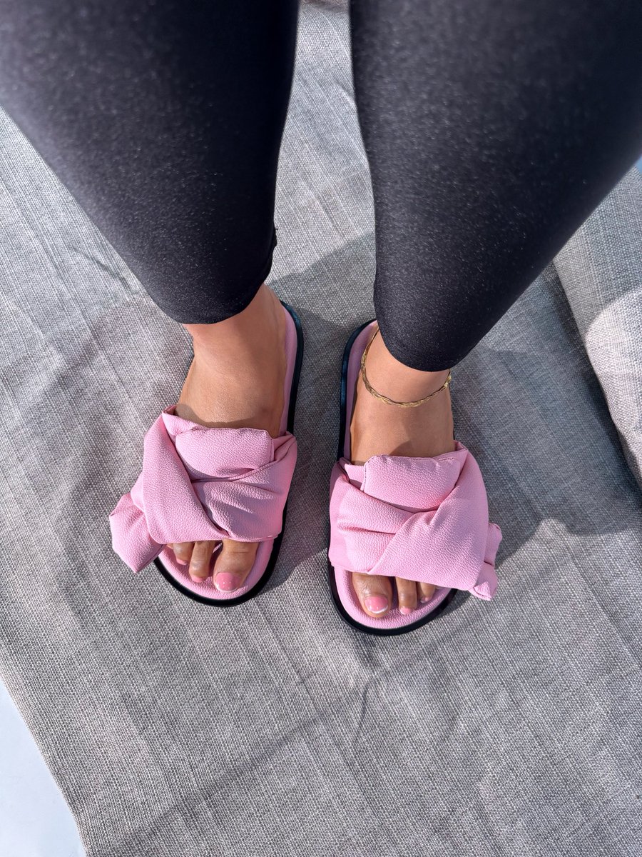 ejrepublik's tweet photo. Pink, but make it in EJrepublik 🎀

Meet KASIA Slides in Baby Pink💕
For the days you want your feet doing a little extra talking 😉

Price: ₦30,000
Available in over 40 color options 
Up to size 48!

Kindly send us a dm, WhatsApp - 08144047350 or shop on https://t.co/7huTdouqsS https://t.co/fGQpT8URru