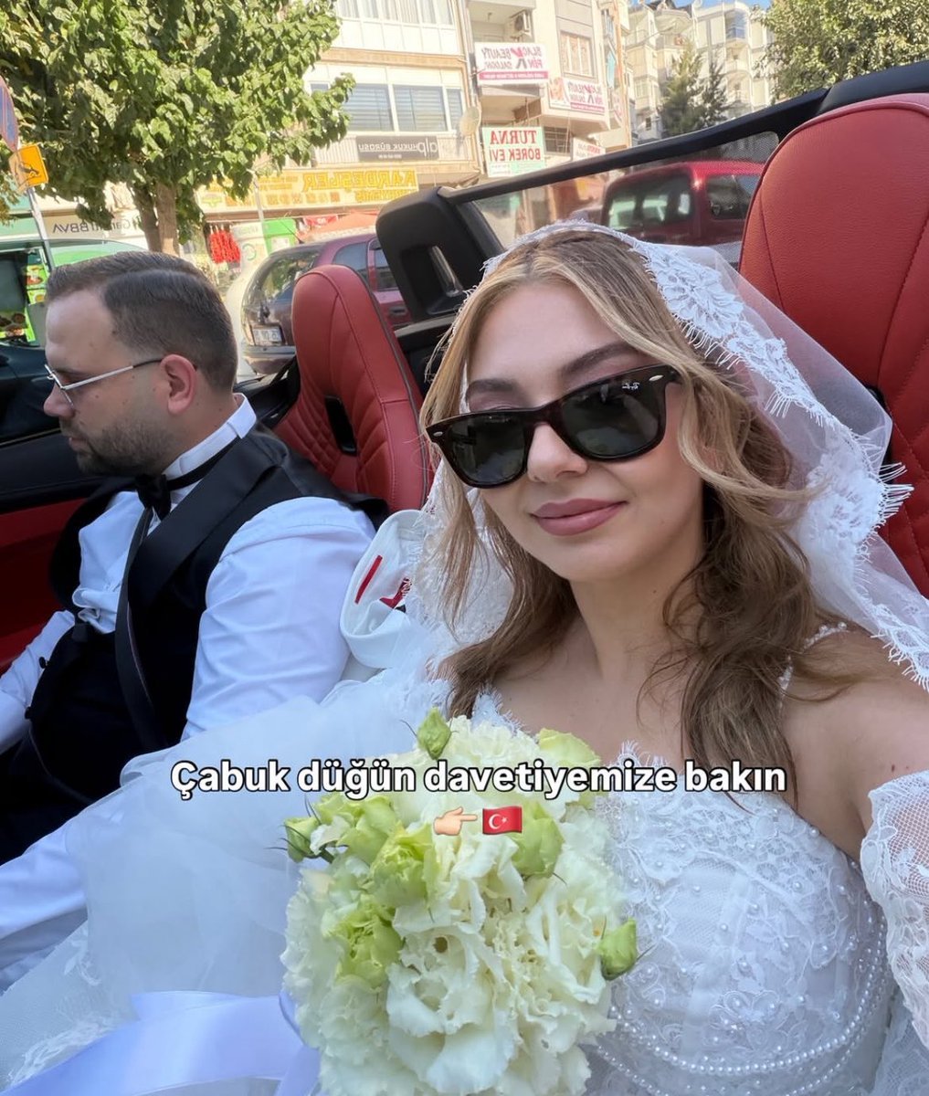 ZamHaberAjans's tweet photo. Bir çift düğün davetiyesini paylaştı:

"Uygarlığın esası gelişme ve gücün temeli aile yaşamıdır." https://t.co/ZXbNhvcbDJ