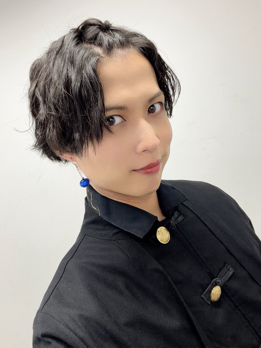 Koujiiwasaki's tweet photo. マーダーミステリーステージ！
3日目が終わりました。
足元のお悪い中、ご来場いただきありがとうございました。
本日、『天国武将』被害者役
昼、徳川慶喜 
夜、源義経

本日、ソンモさん、ソンモさんのサポーターの皆様からケイタリングをいただきました。
ありがとうございました♫
ソンモさんと📸 https://t.co/NnEjHfEcA5